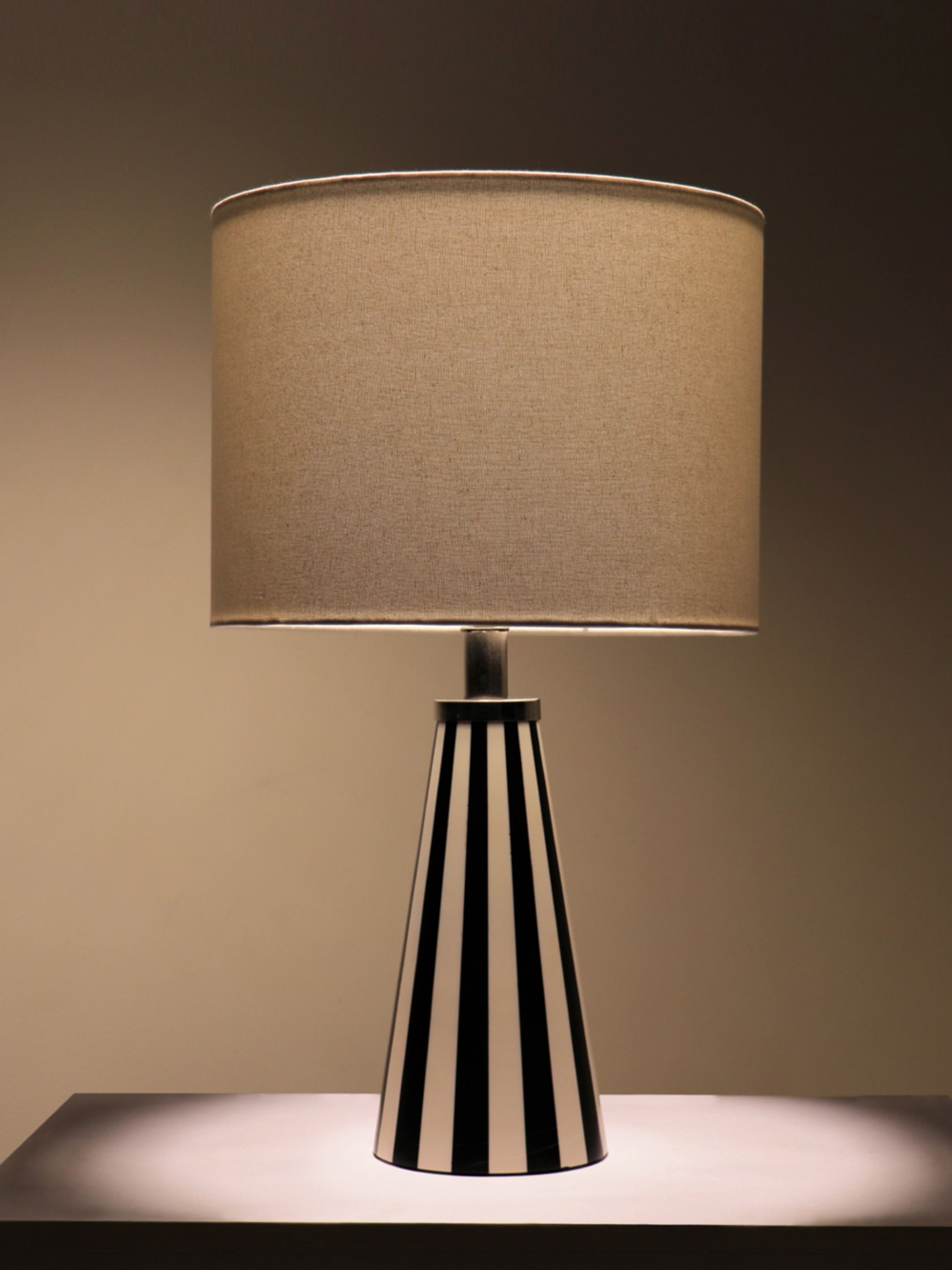 Cleo Resin Table Lamp