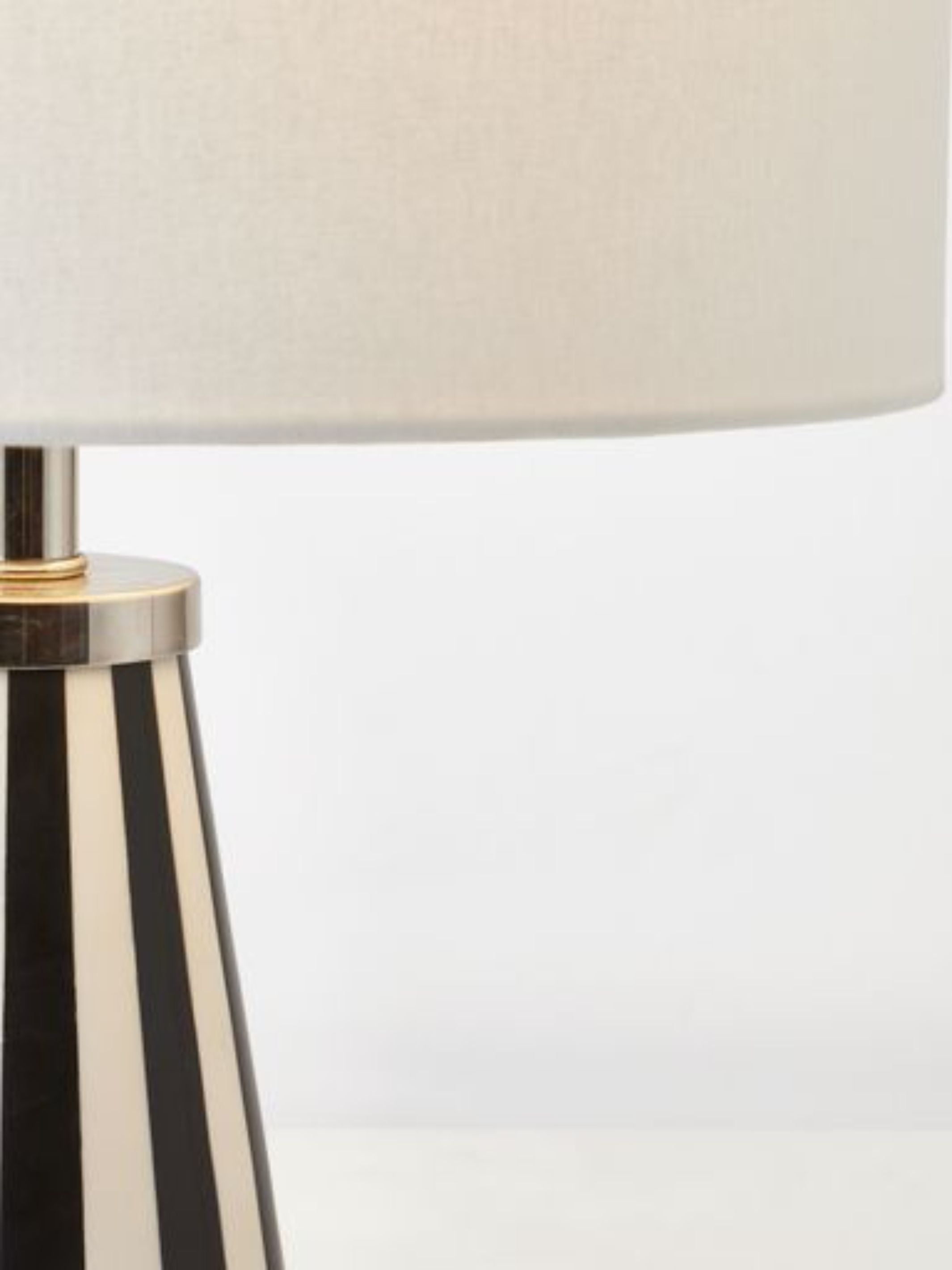 Cleo Resin Table Lamp