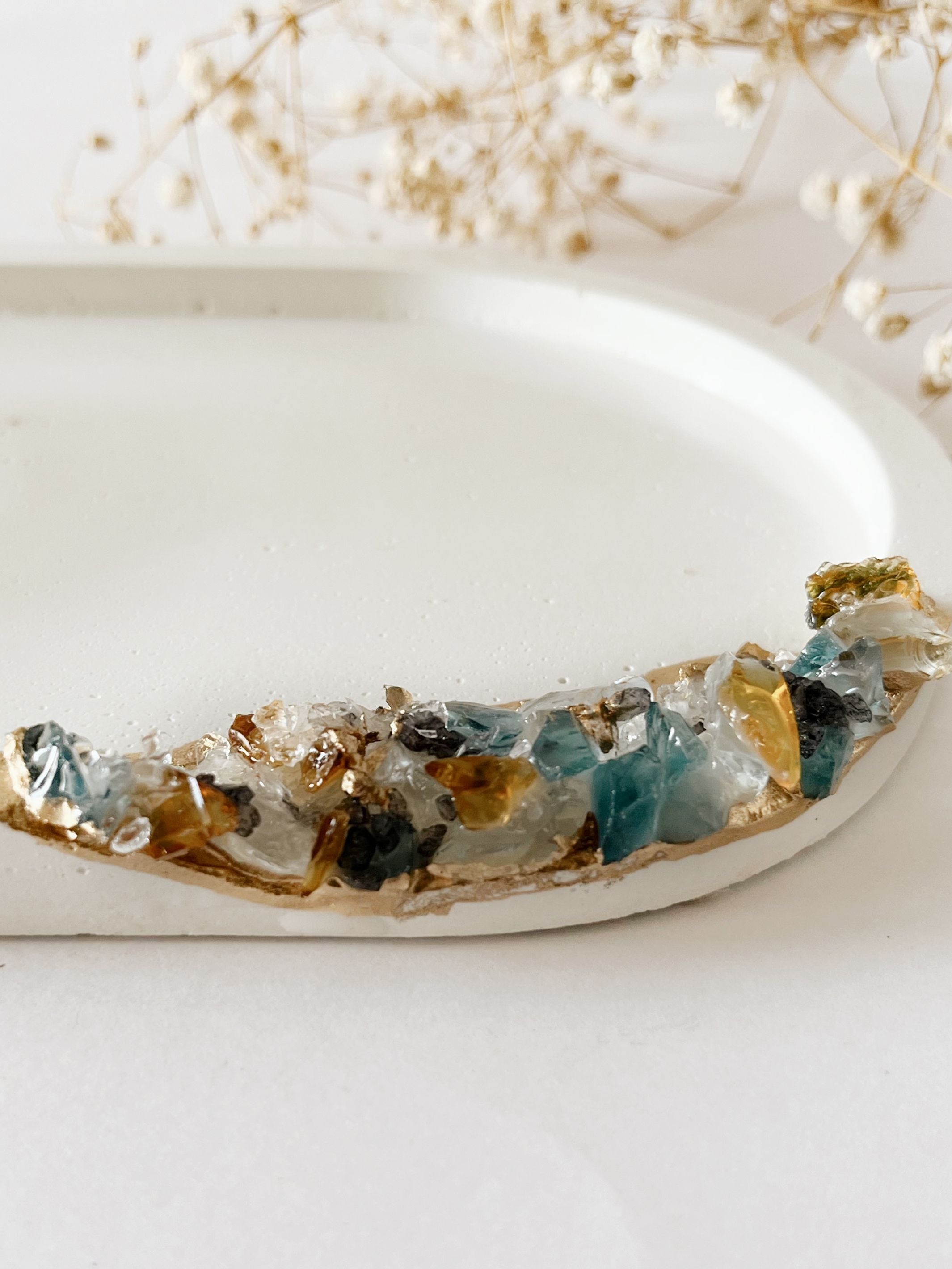 Concrete & Cyrstal Trinket White