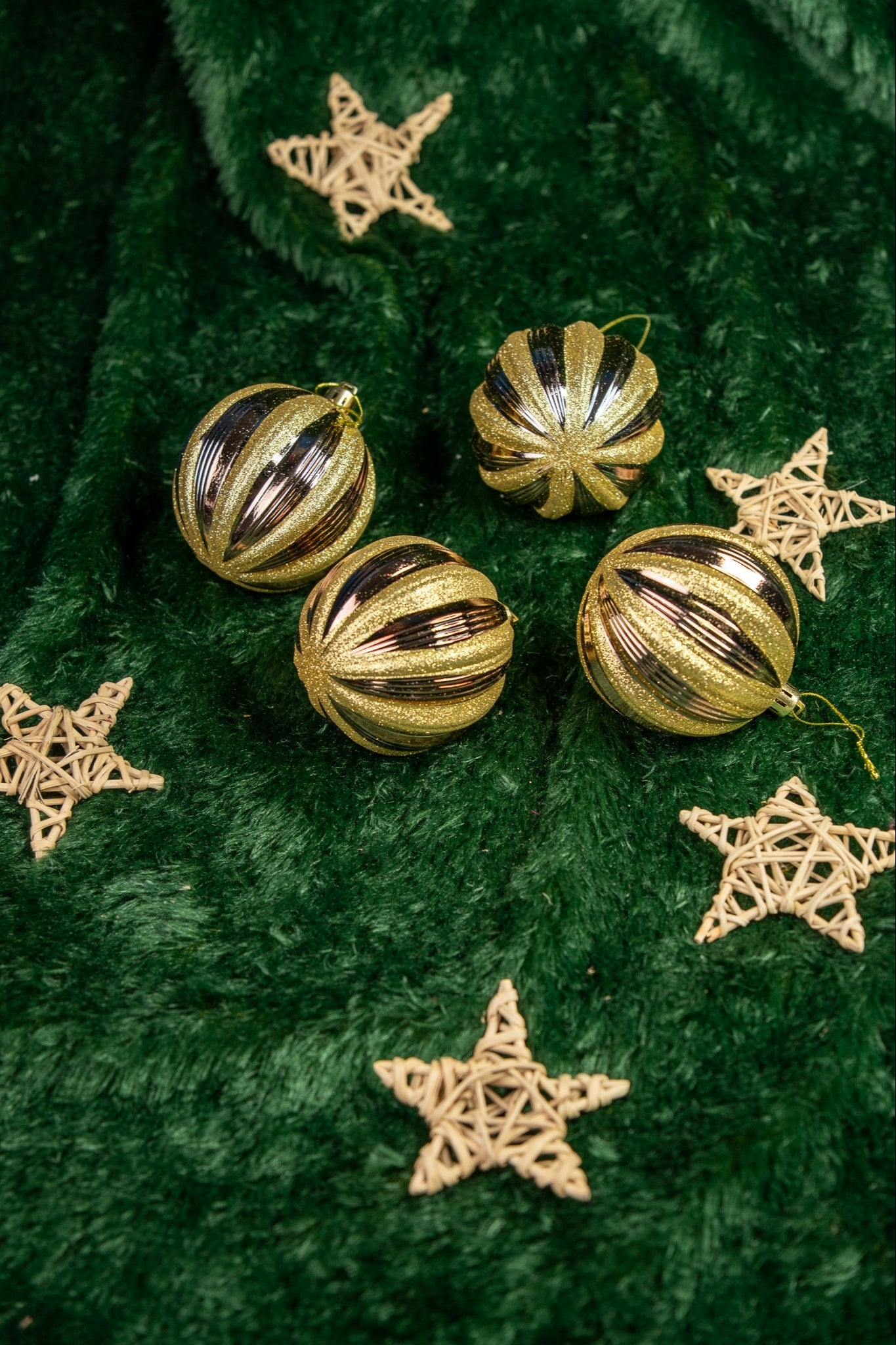 Gold Swirl Christmas Balls – Set of 4