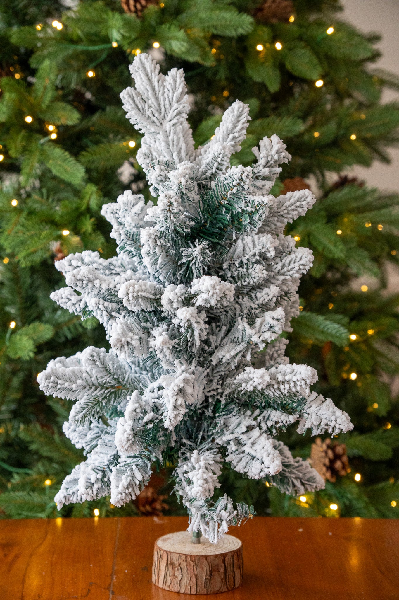 Frosted Mini Christmas Tree with Wooden Base (Variant 1)