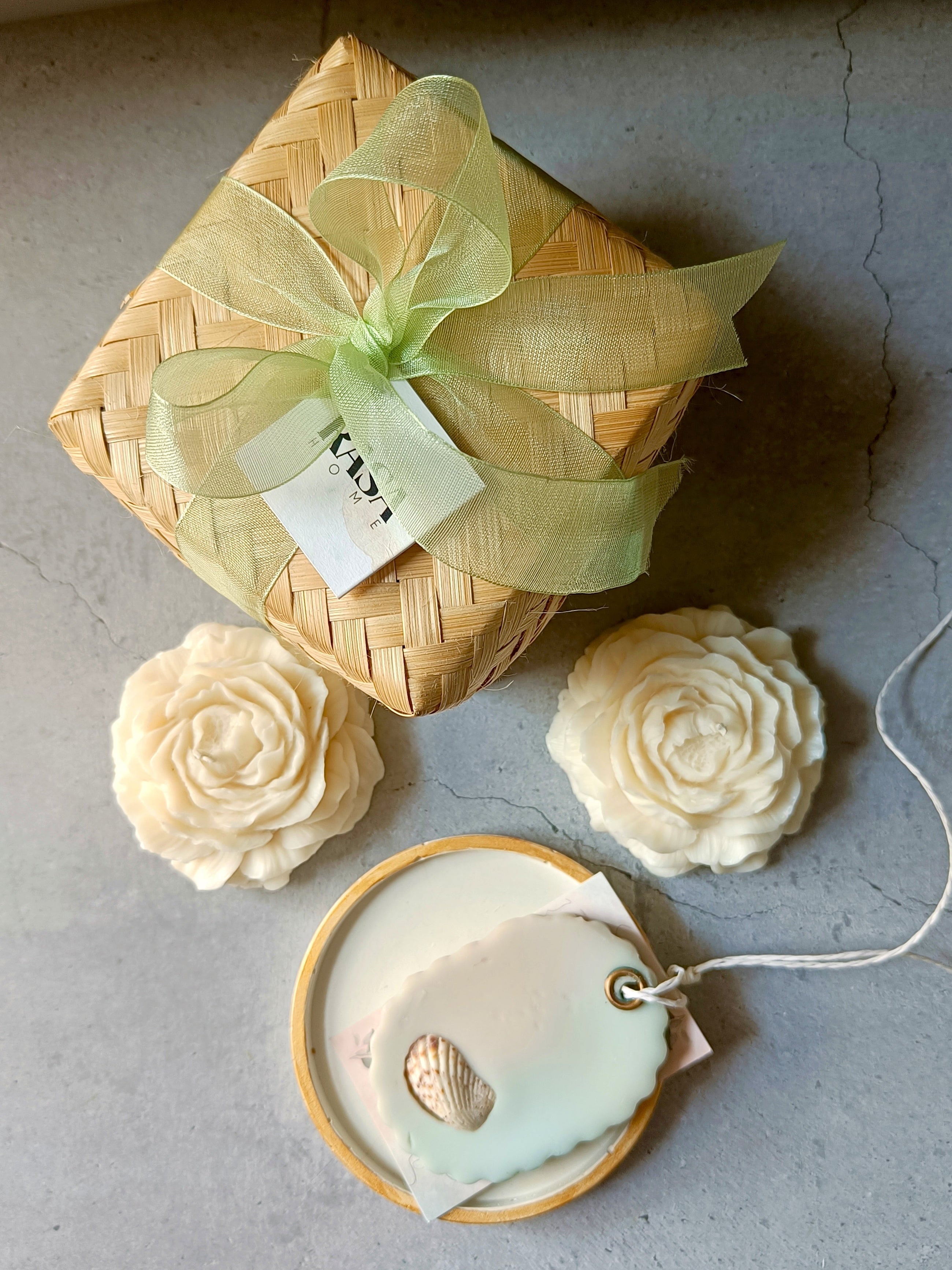 A Quiet Bond Candle Gift Set
