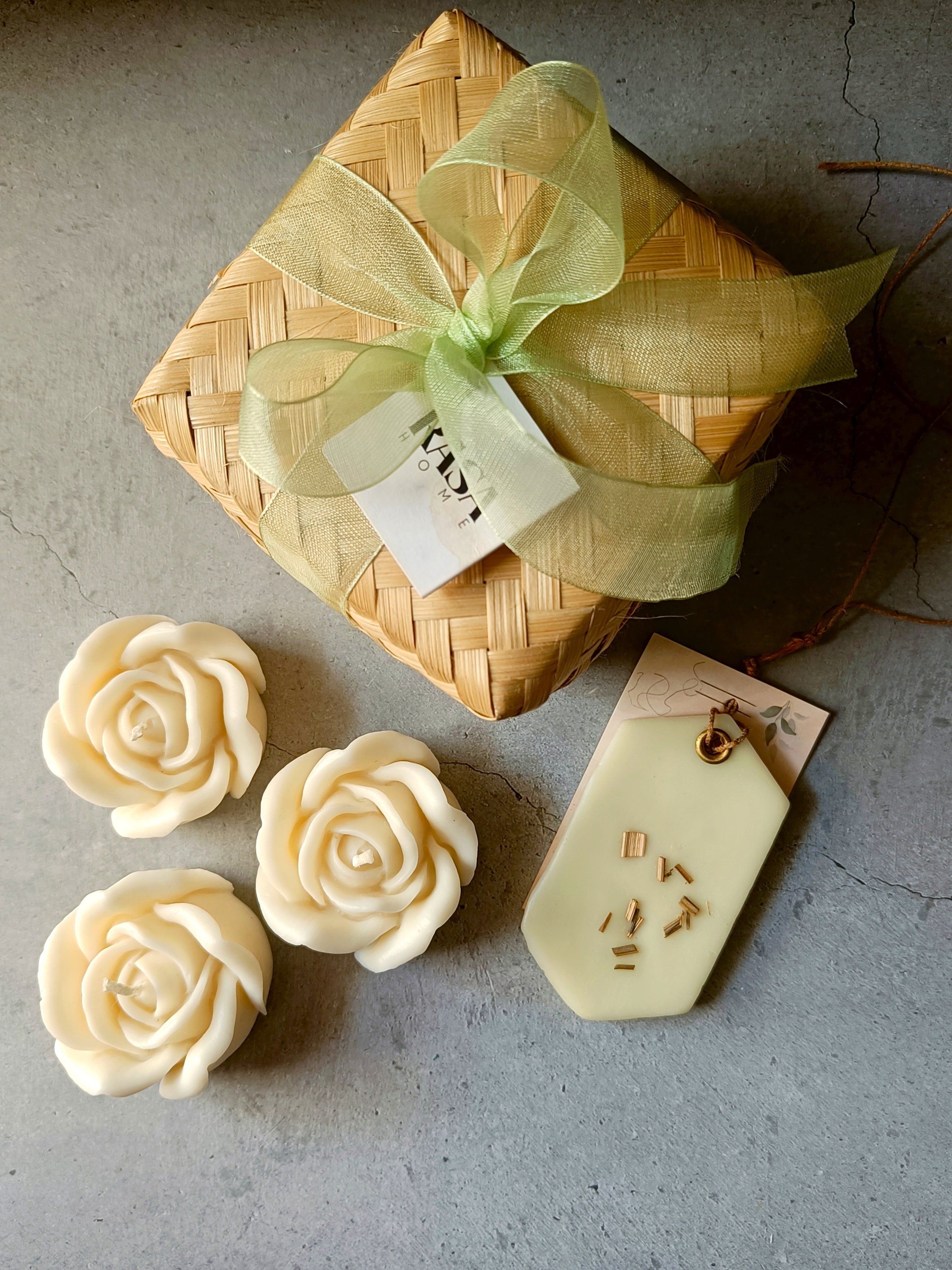 The Rose Candle Gift Set