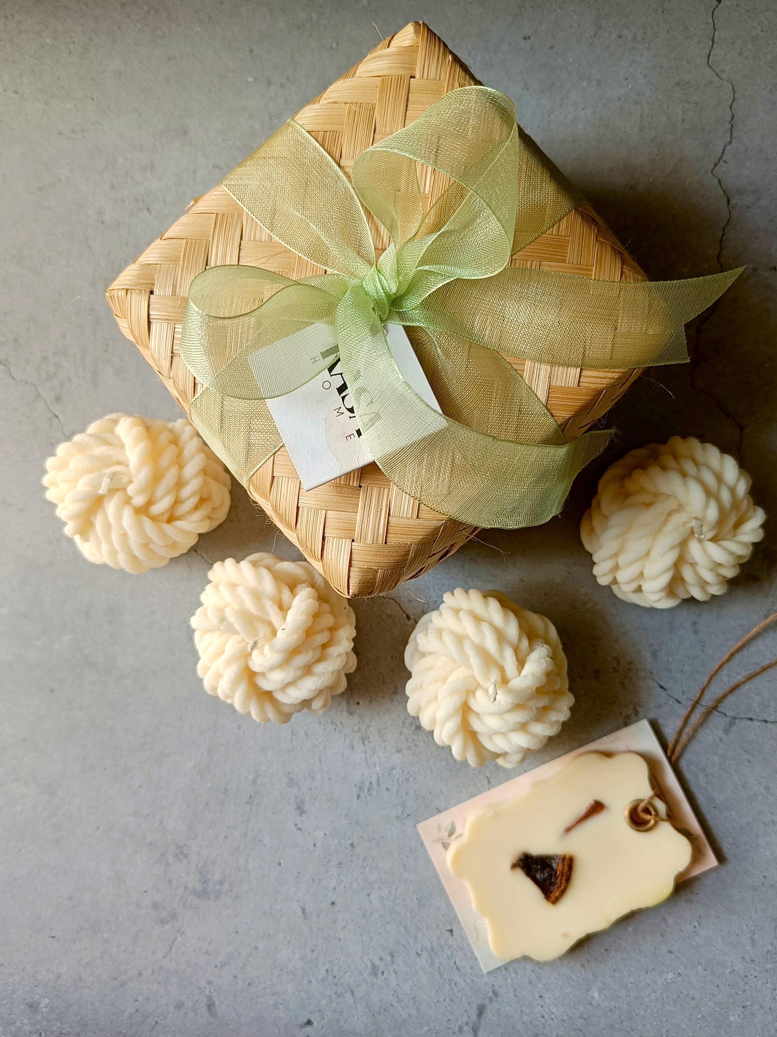 The Knot Collection Candle Gift Set