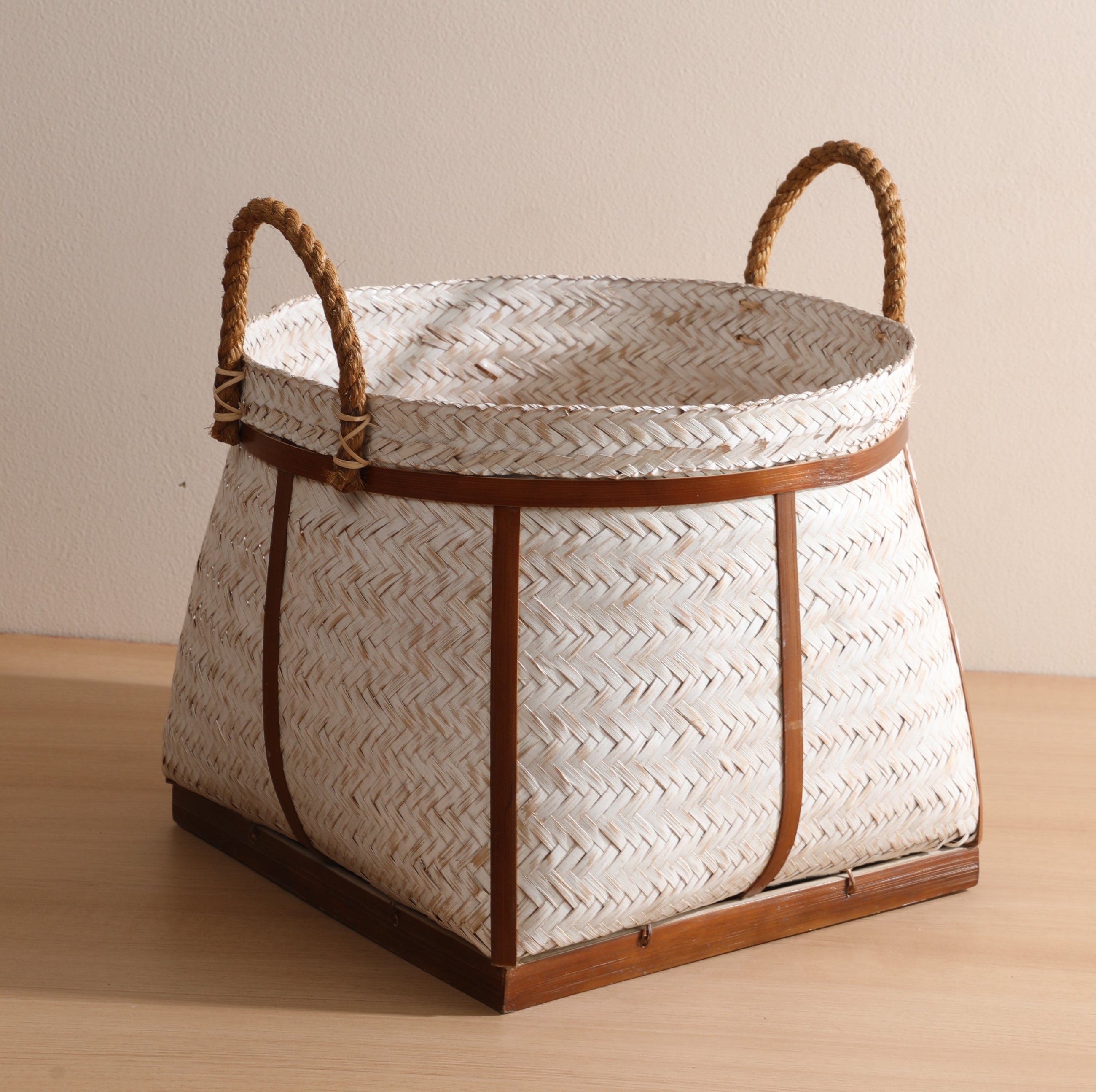 Jonava White Basket