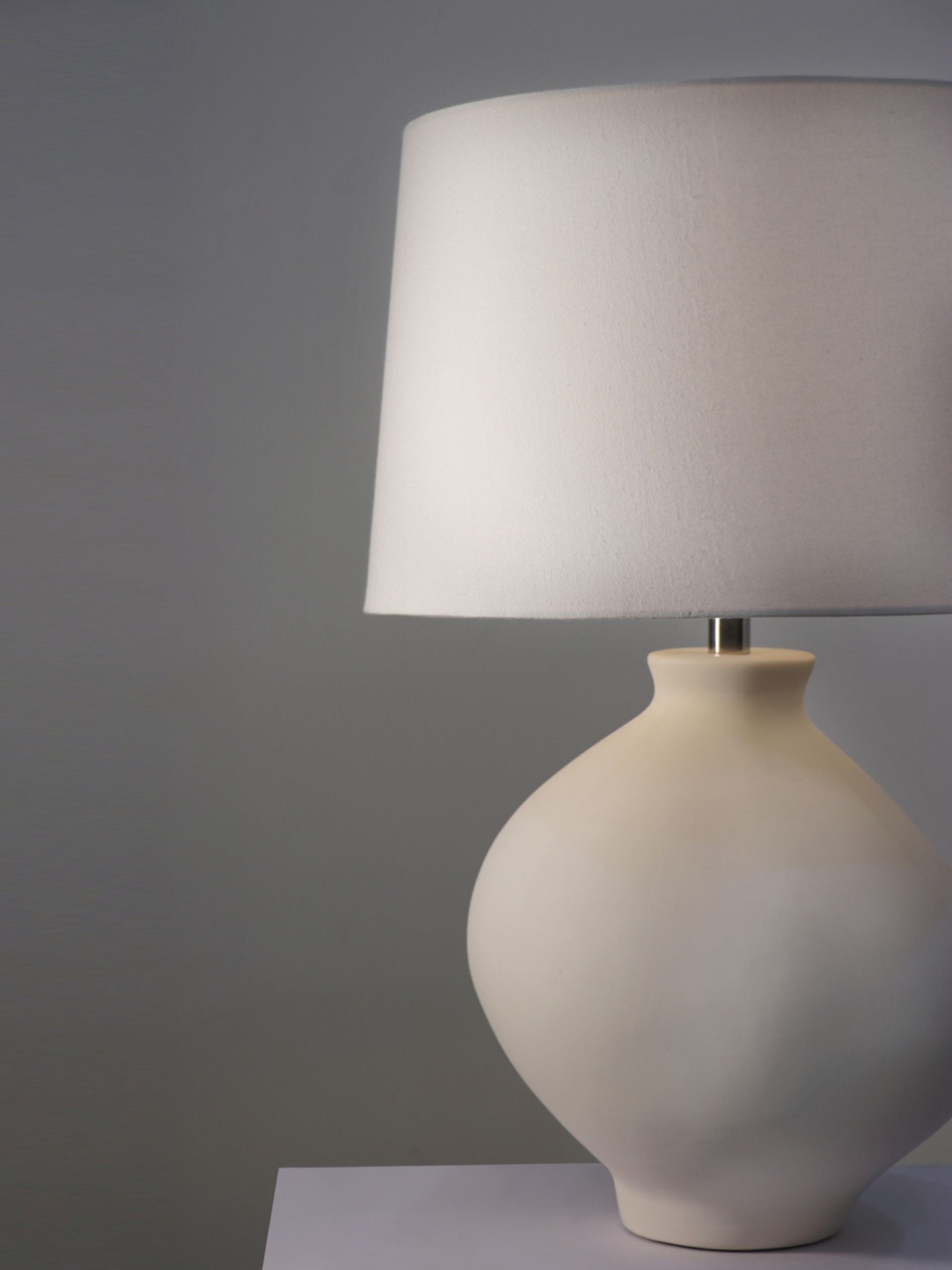 Krug Oval Table Lamp