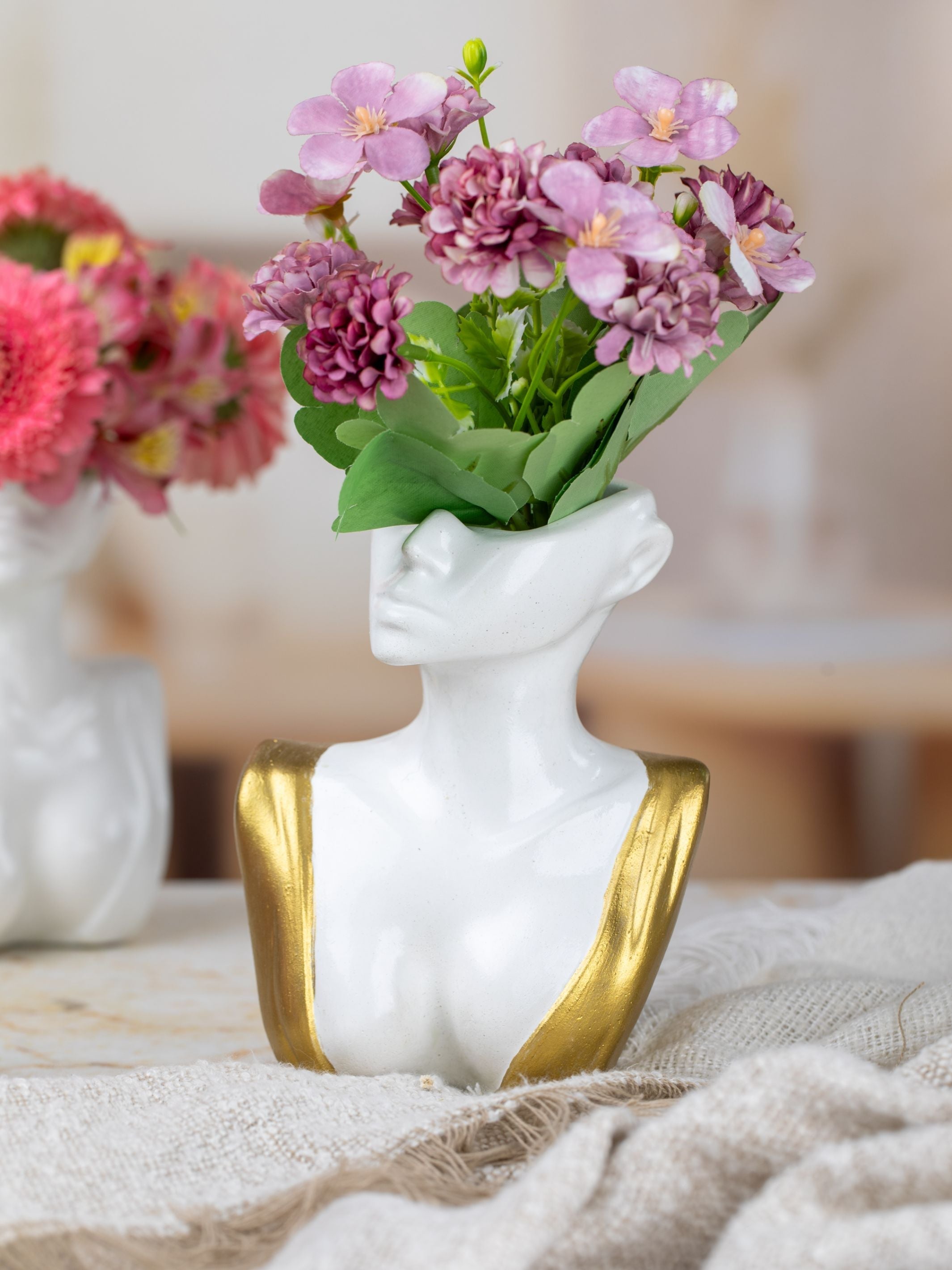 Lady Vase White & Gold