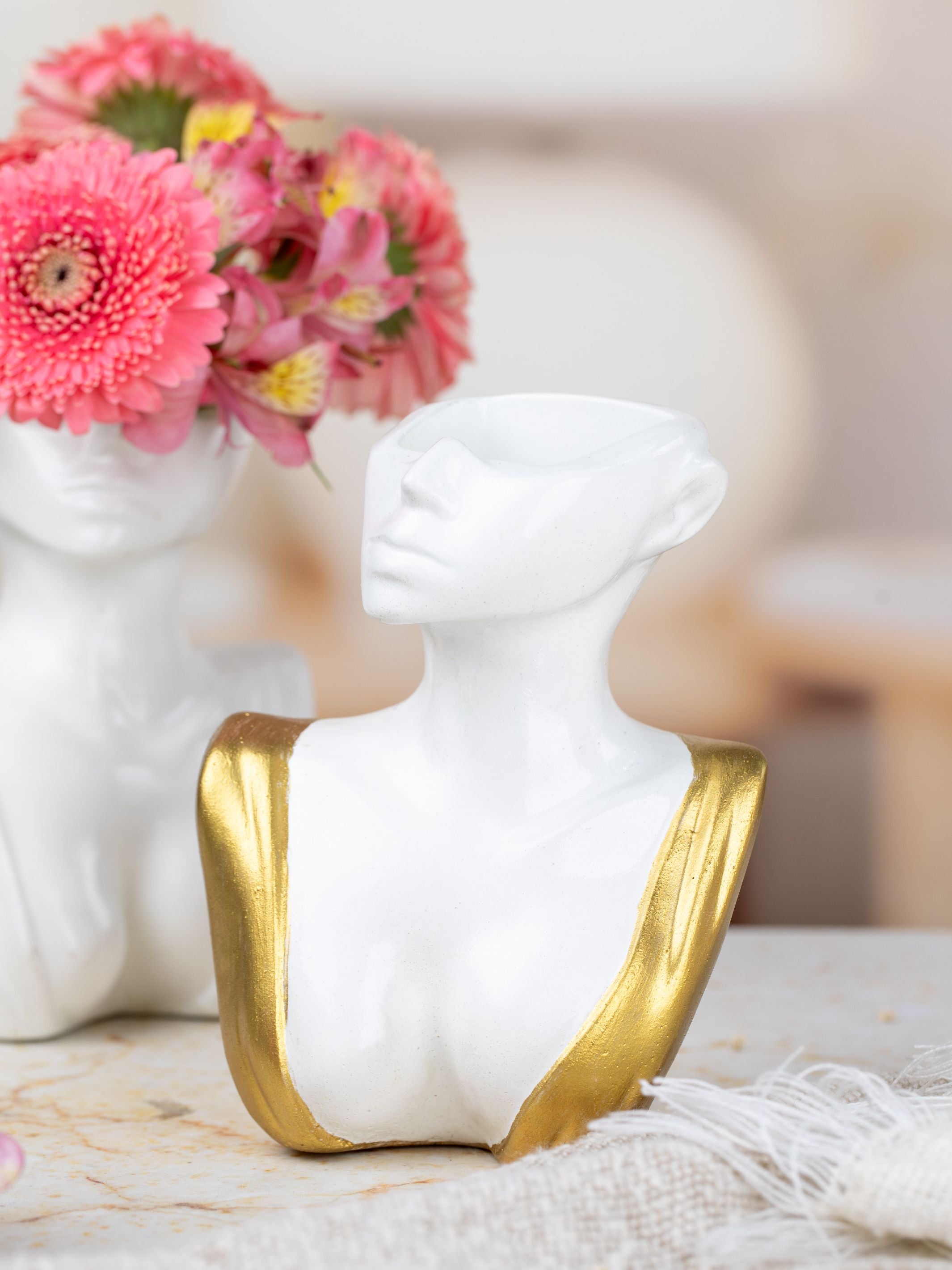 Lady Vase White & Gold