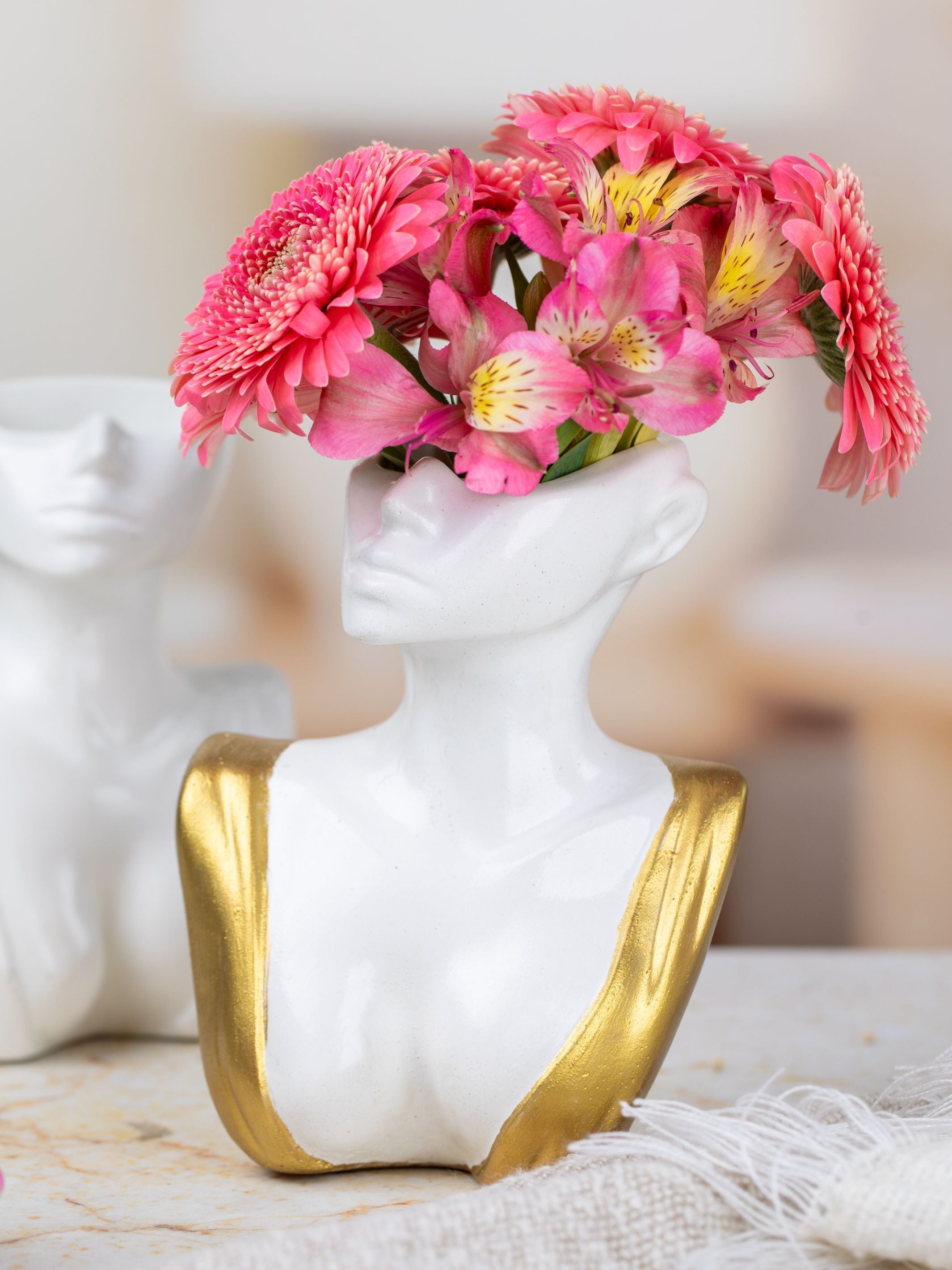 Lady Vase White & Gold