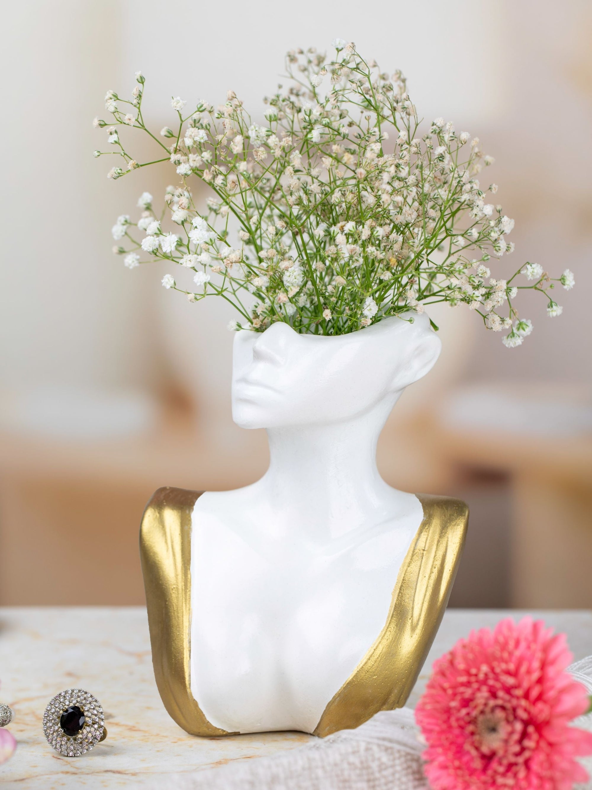 Lady Vase White & Gold
