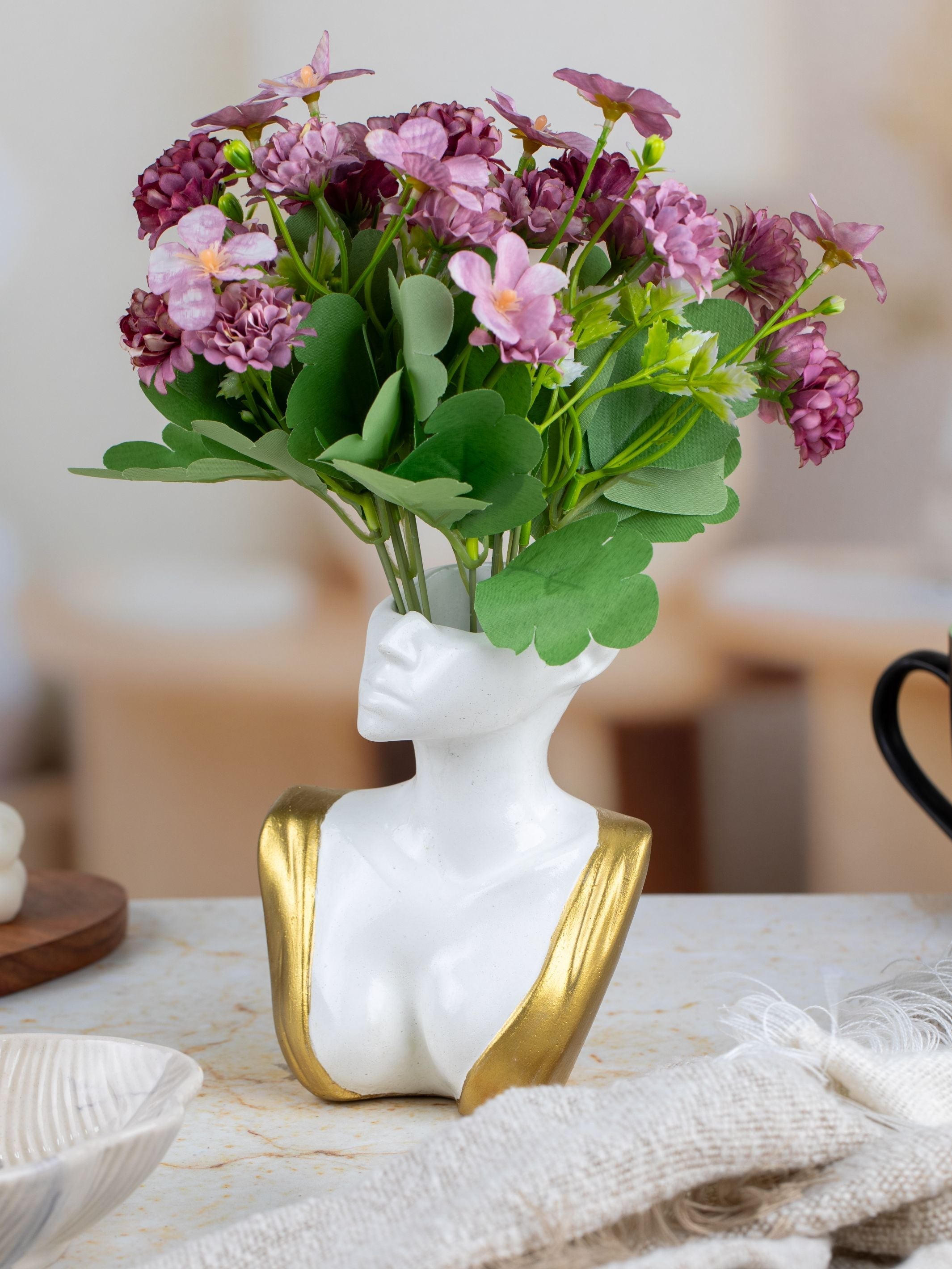 Lady Vase White & Gold