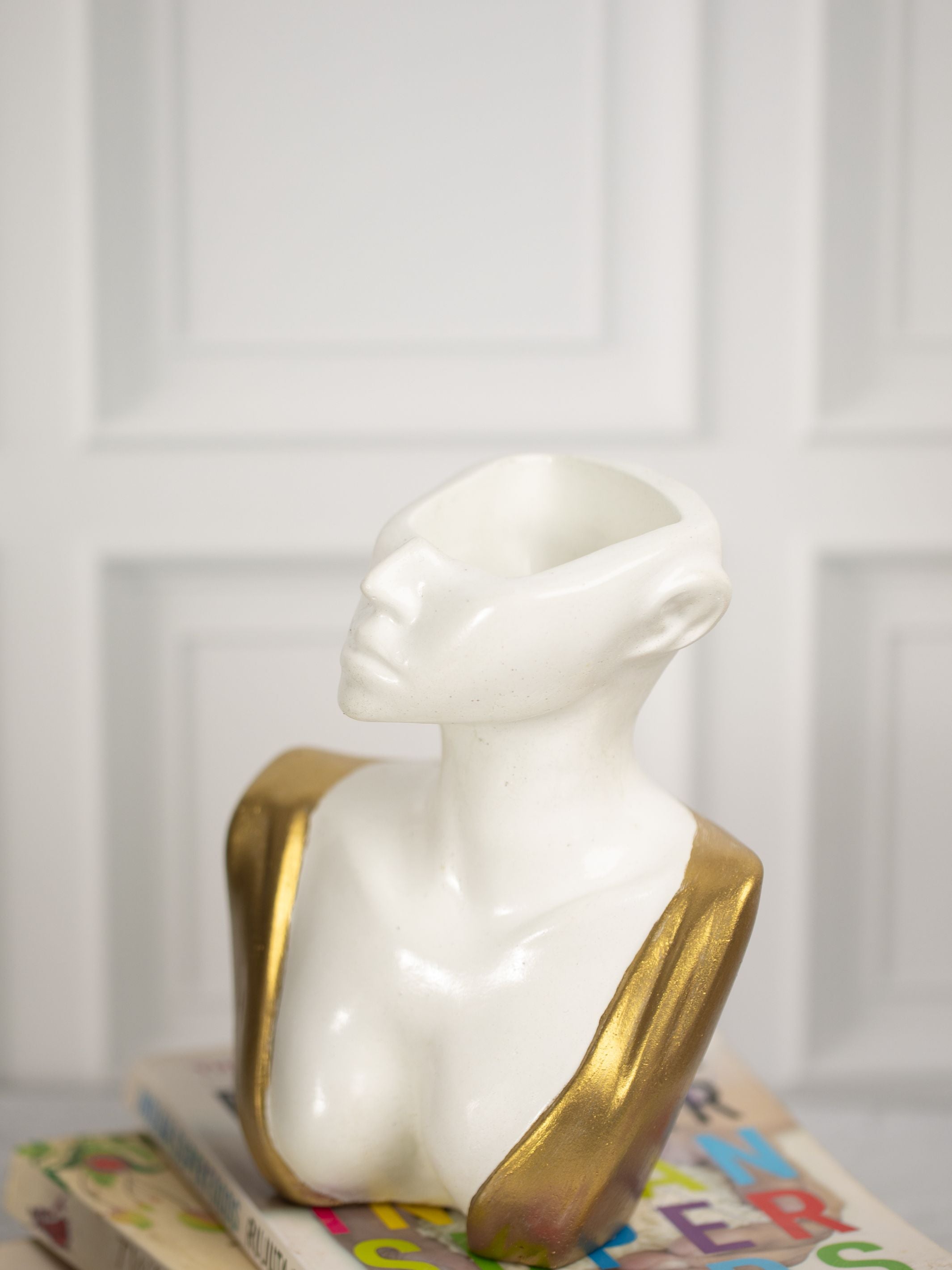 Lady Vase White & Gold