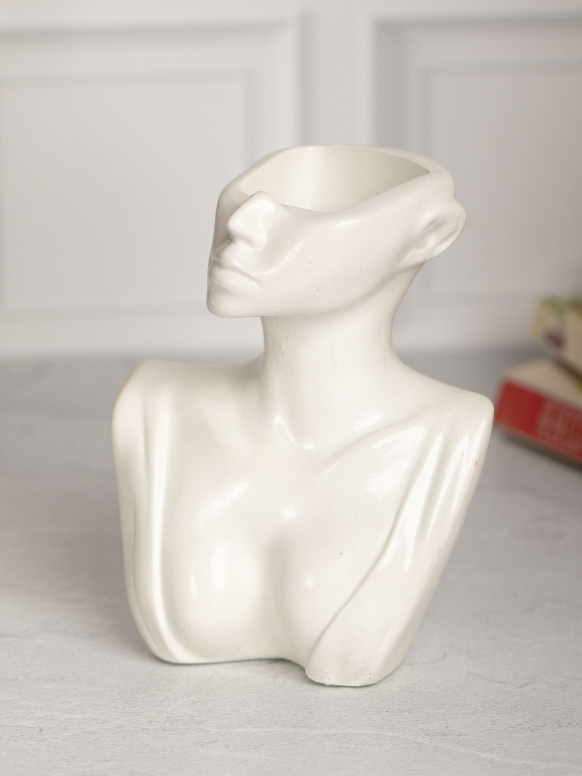 Lady Concrete Vase White