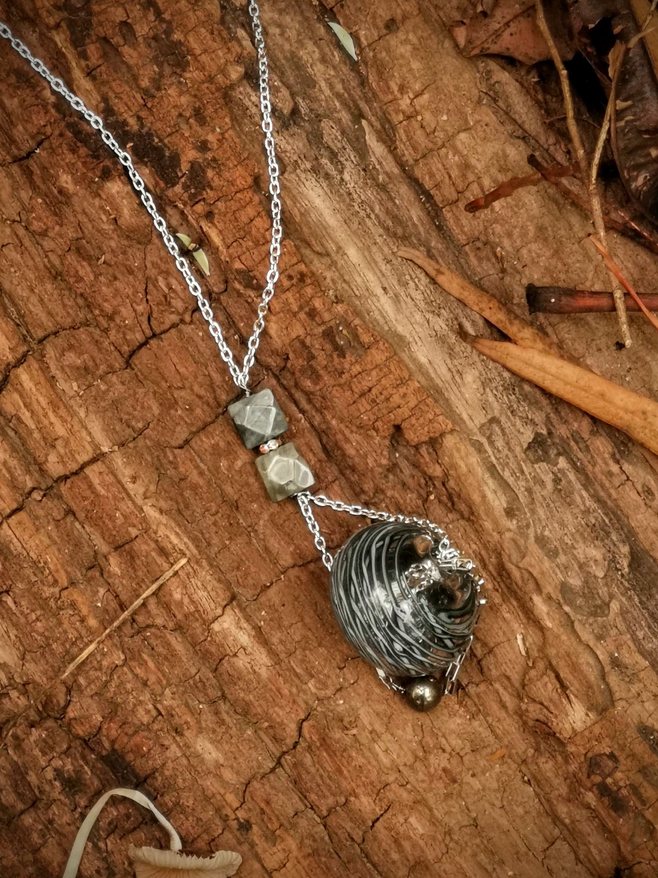 Lovers Embrace - Necklace with Cat Eye Crystal