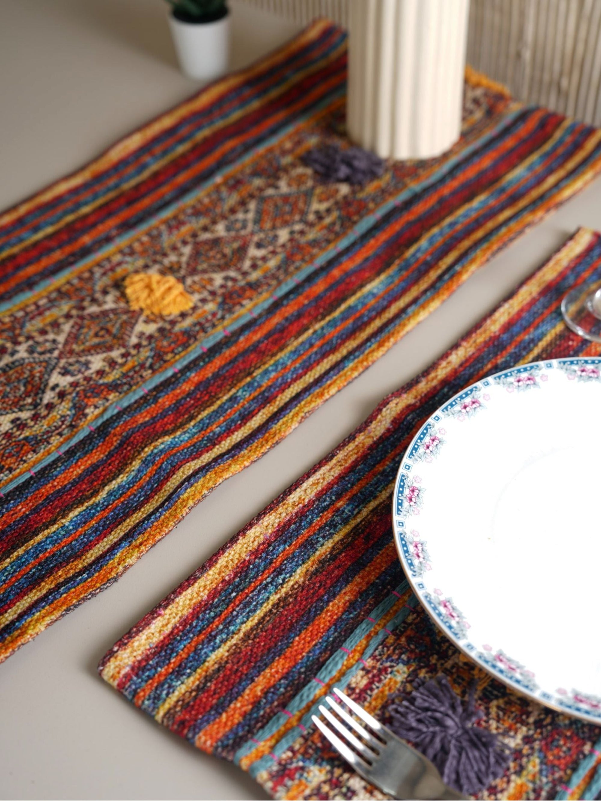 Handloom Table Runner - Luminious Lace