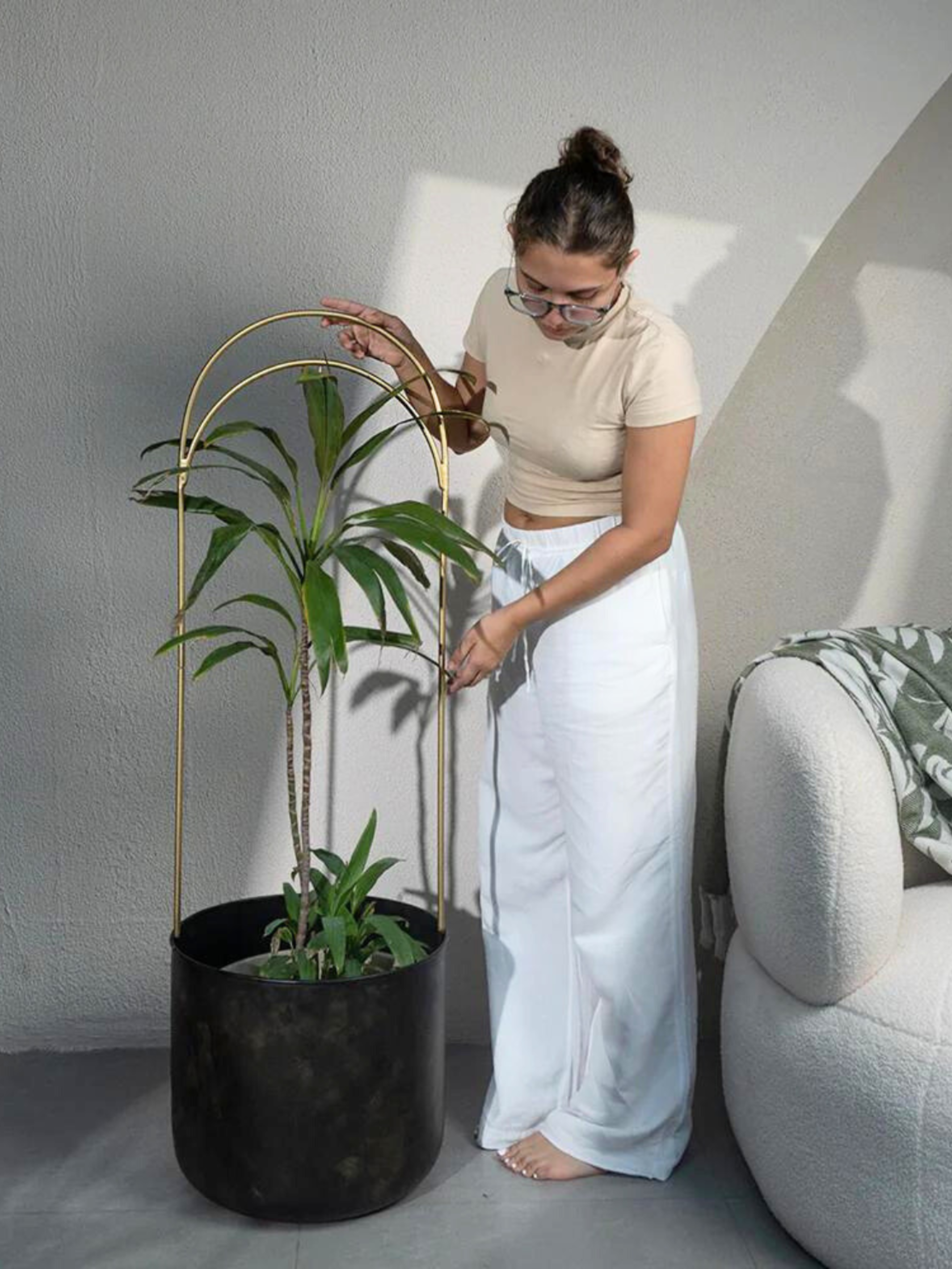 Luna Standing Planter