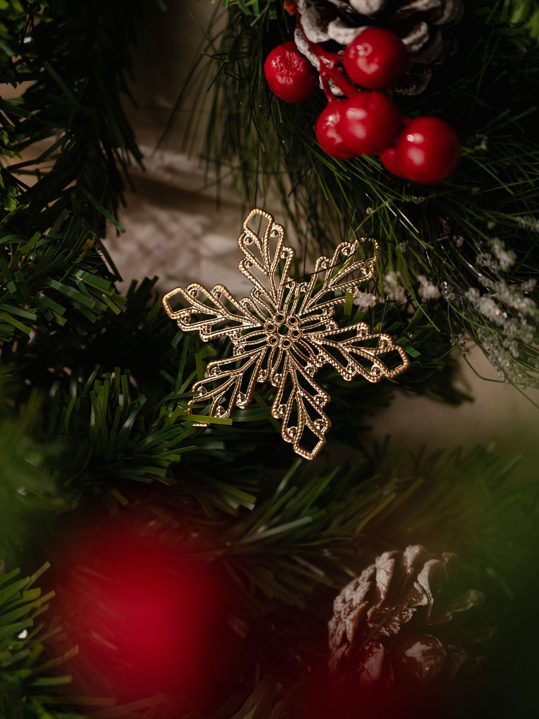 Metal Snow Flakes Golden Colour Pack Of 4