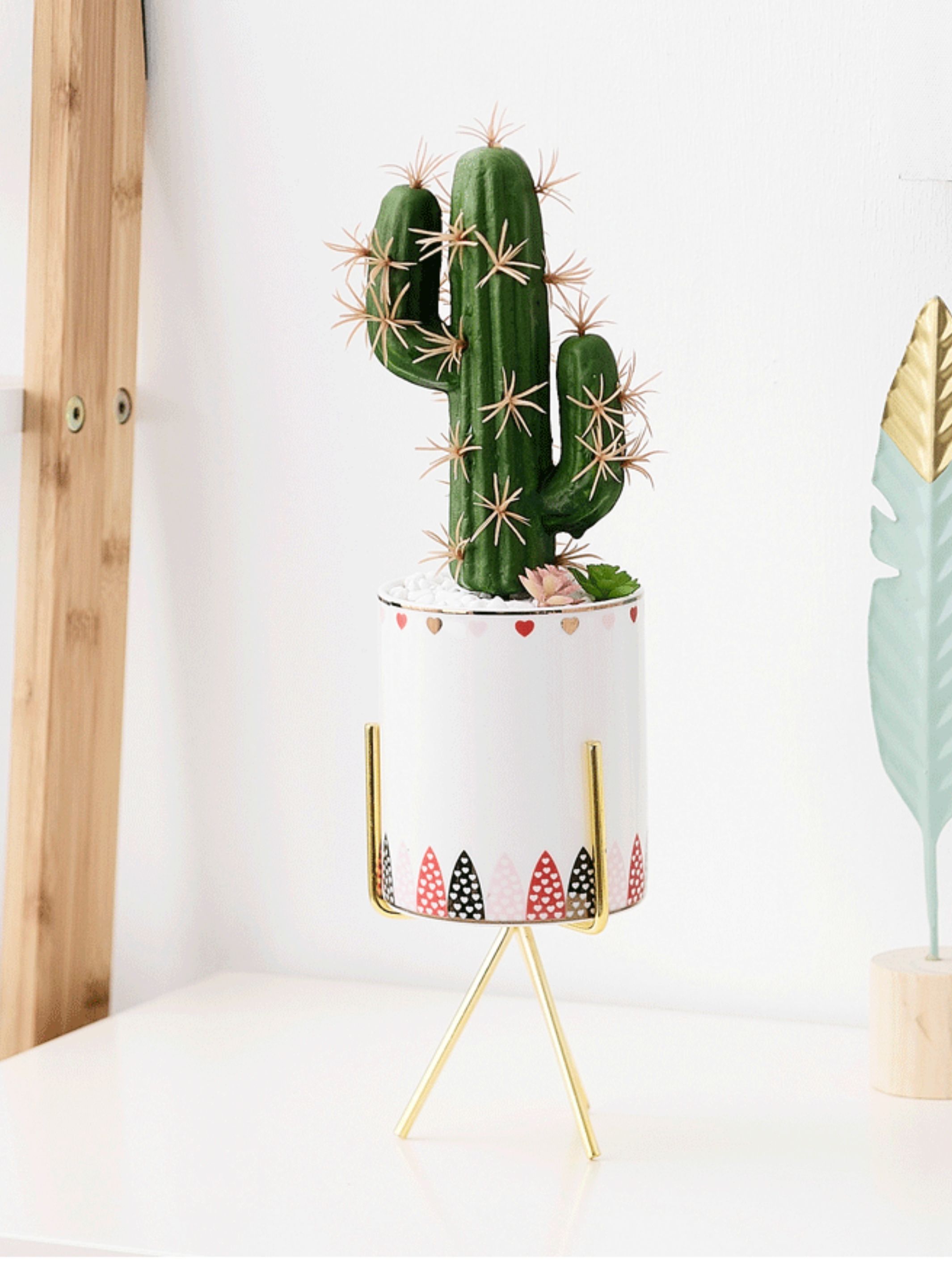 Neher Heart Red Planter