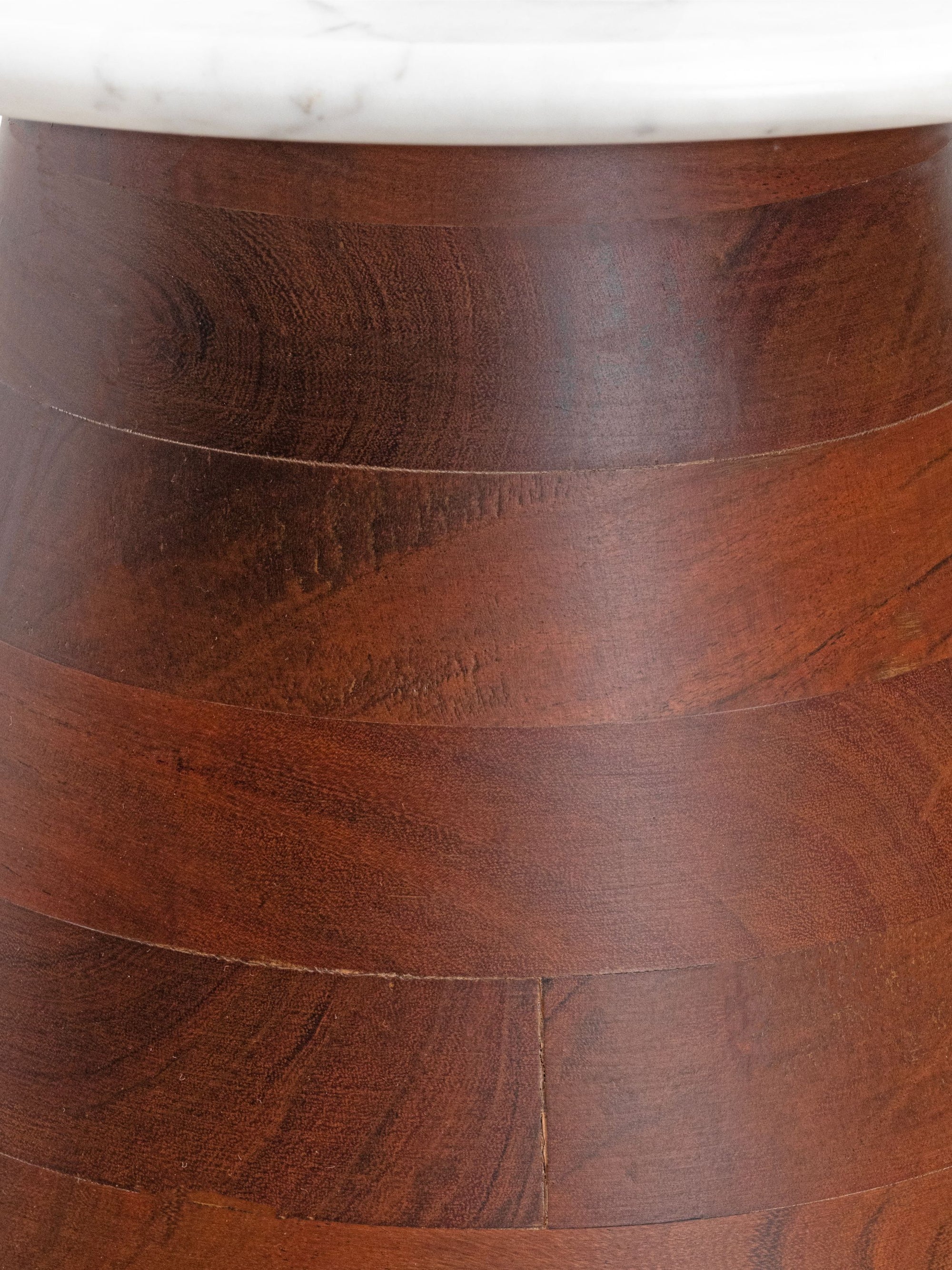 Pyramid table - Statuario