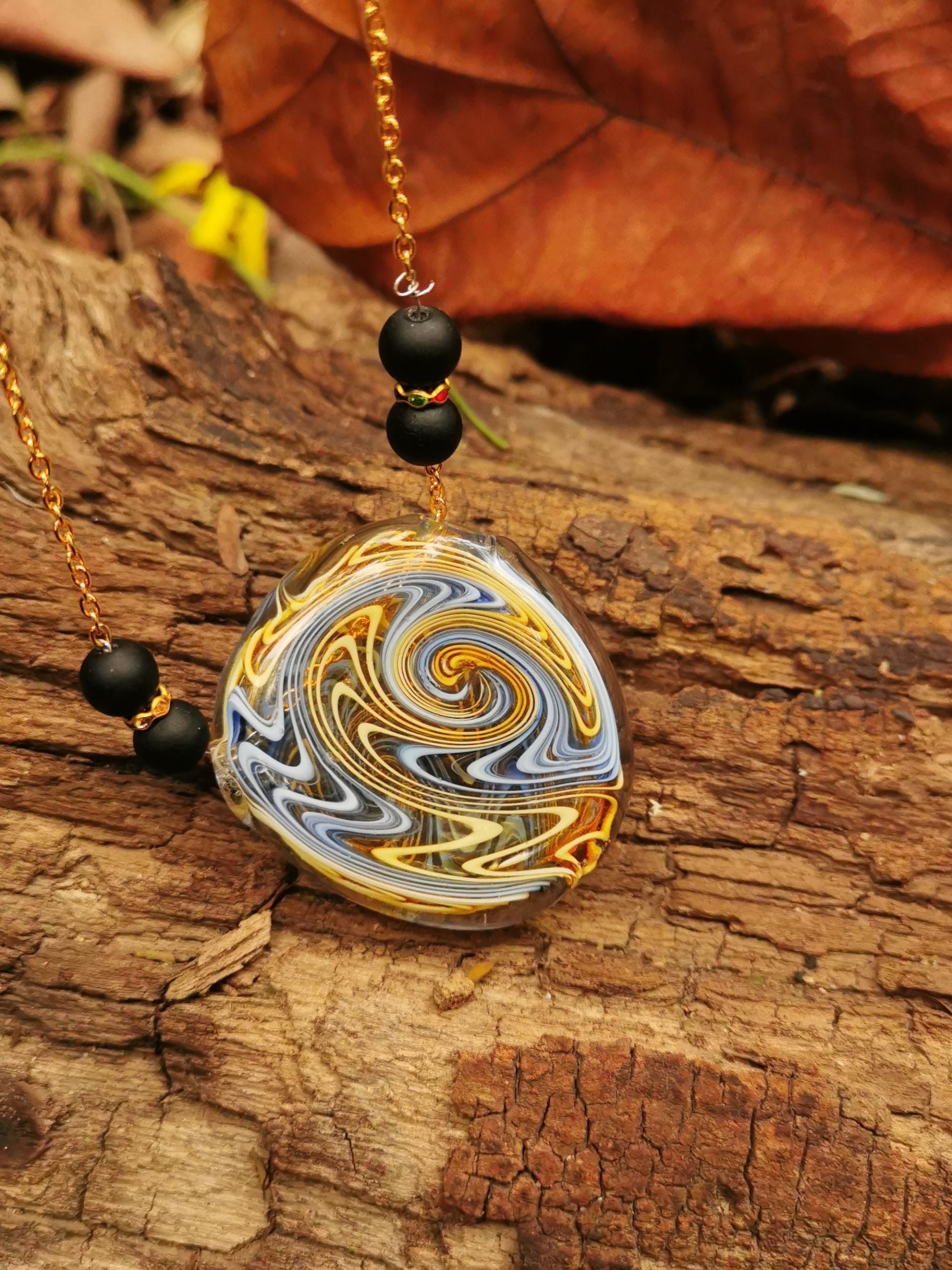 Retro Radiance - Necklace Bliss