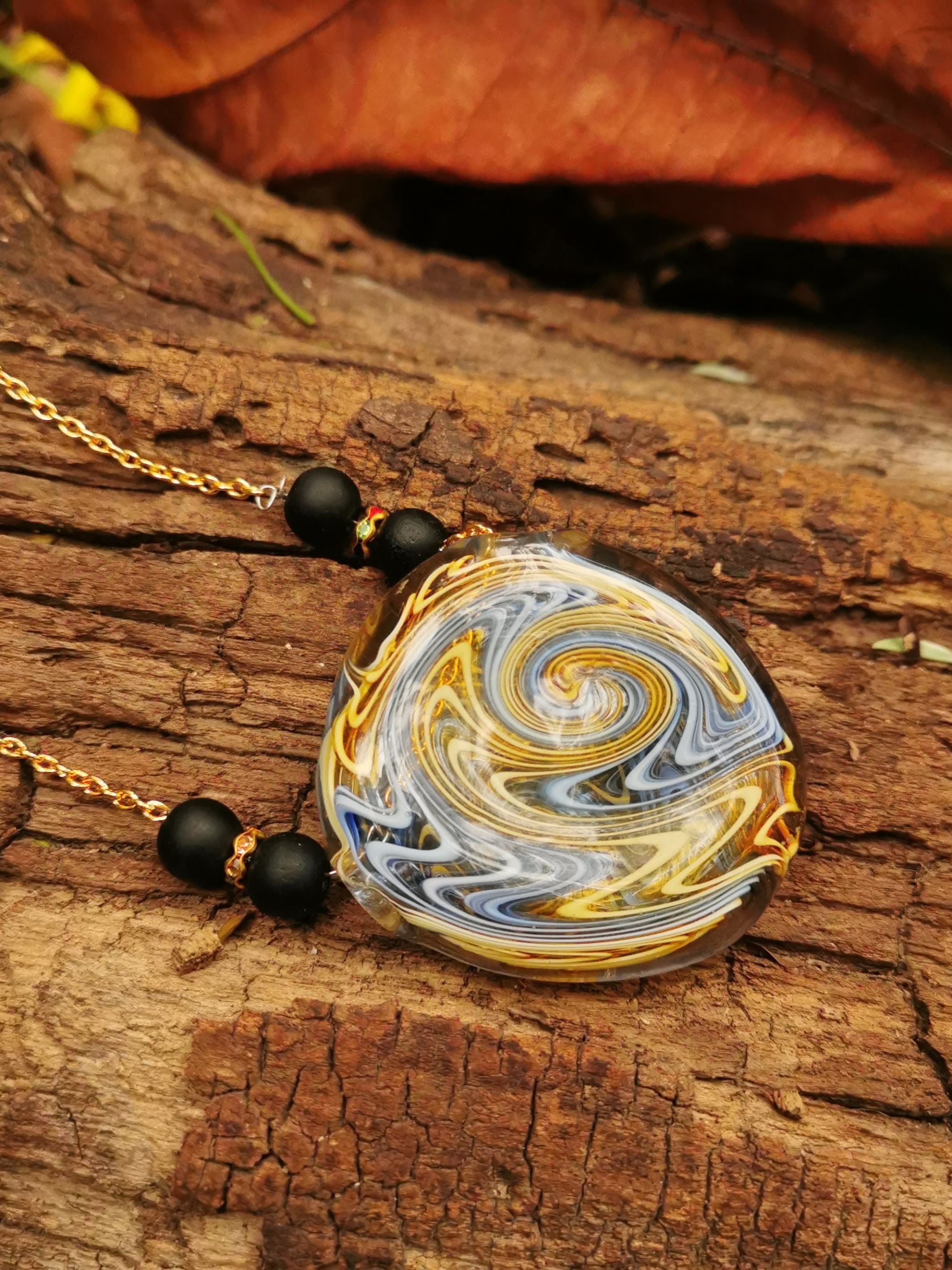 Retro Radiance - Necklace Bliss