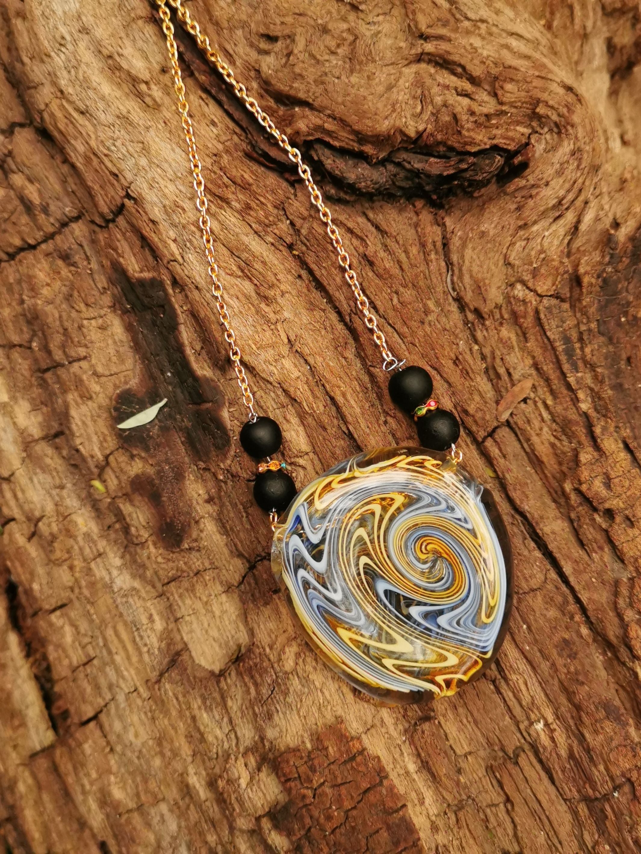 Retro Radiance - Necklace Bliss