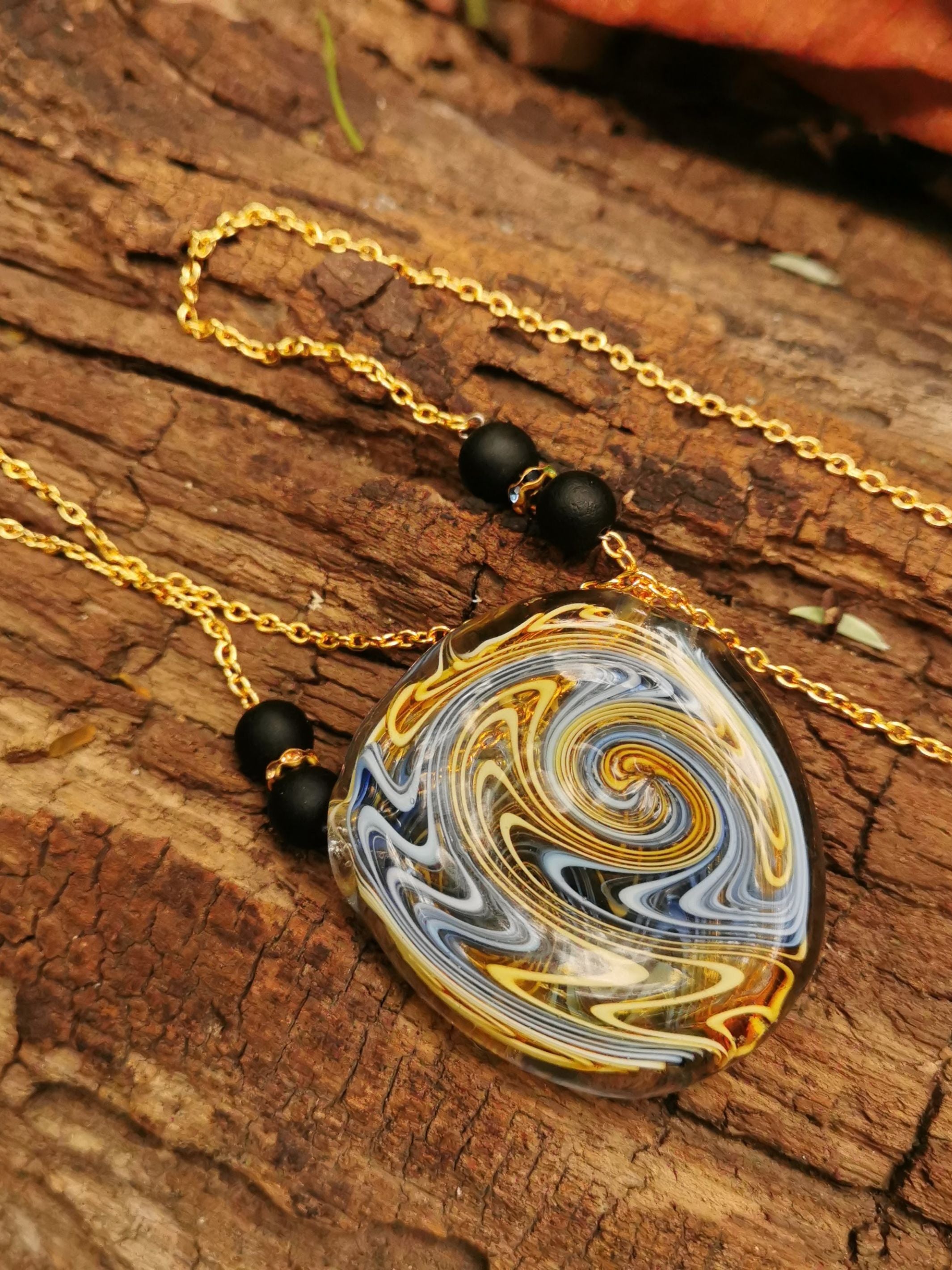 Retro Radiance - Necklace Bliss