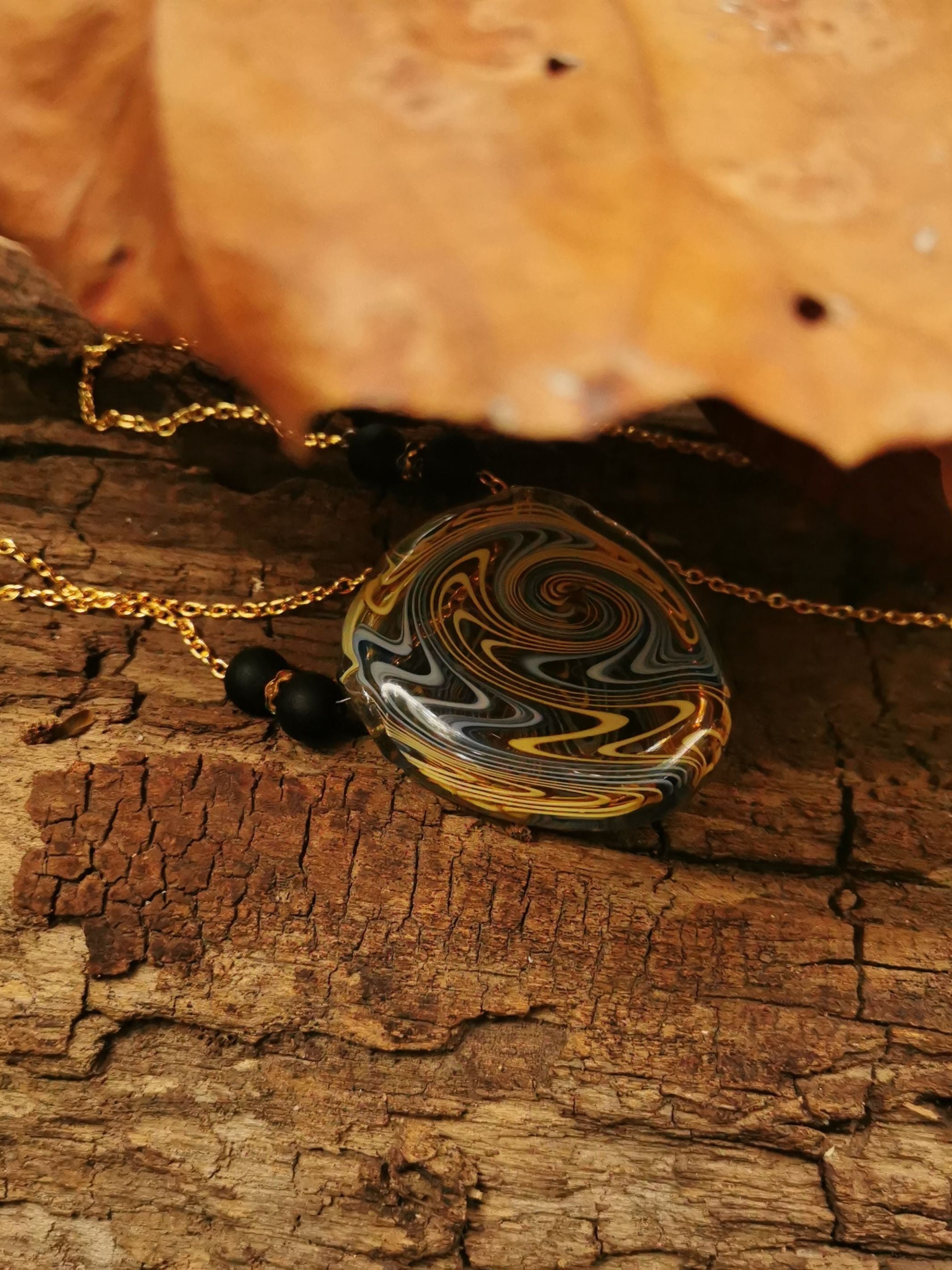 Retro Radiance - Necklace Bliss