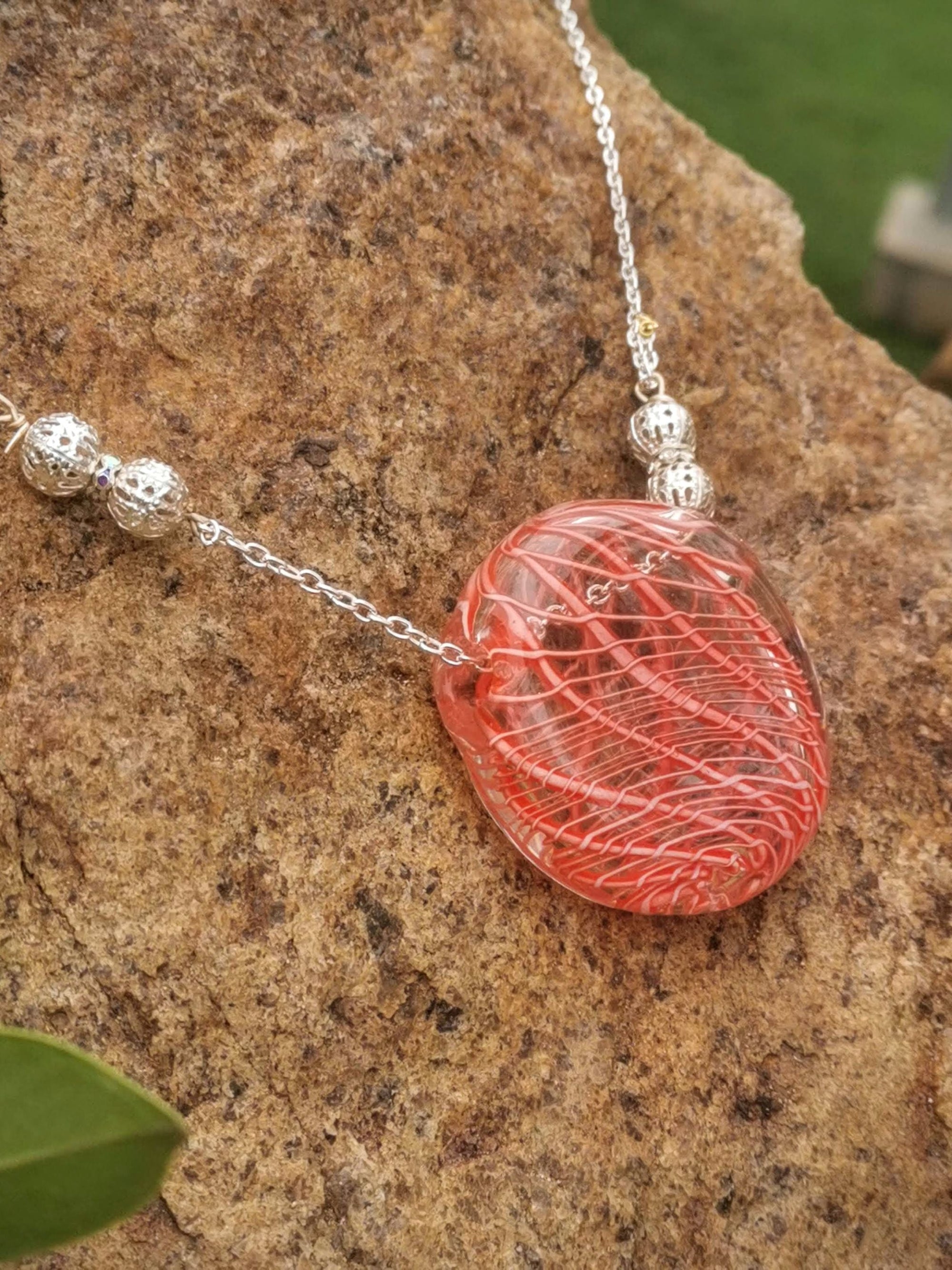 Retro Radiance - Necklace Red
