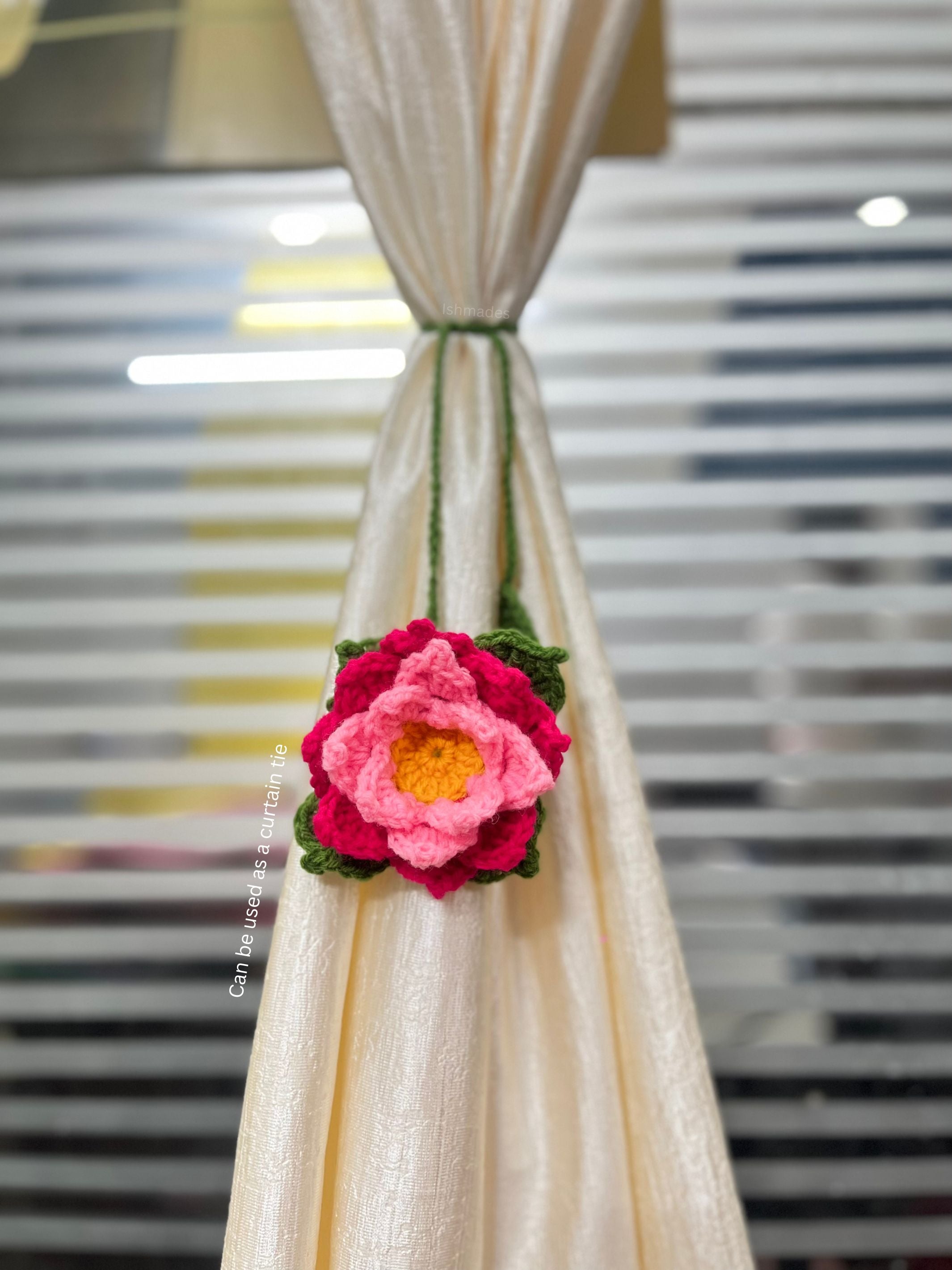 Ishmades crochet lotus charm - 3 in 1