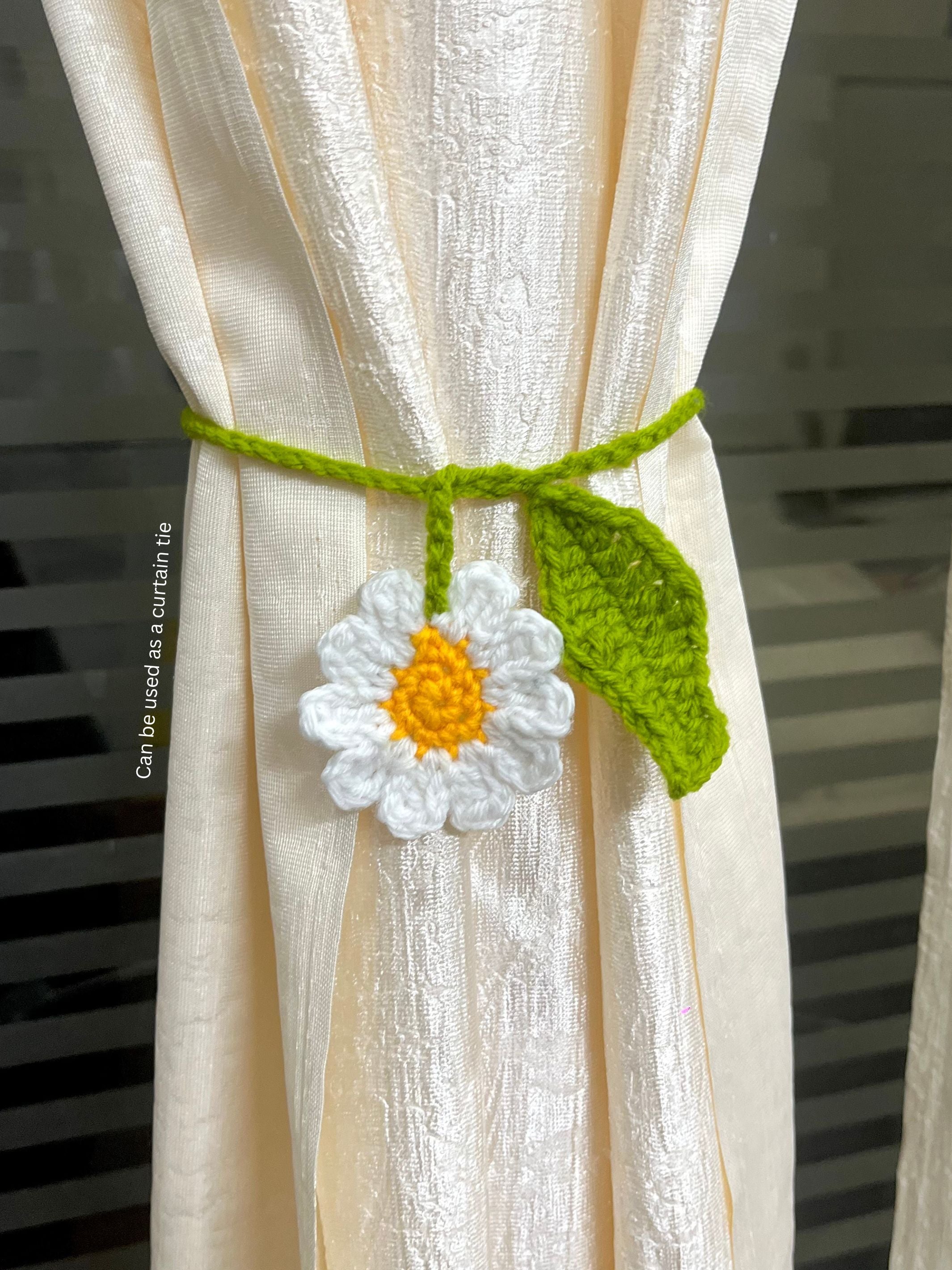 Crochet daisy charm- 3 in one delight