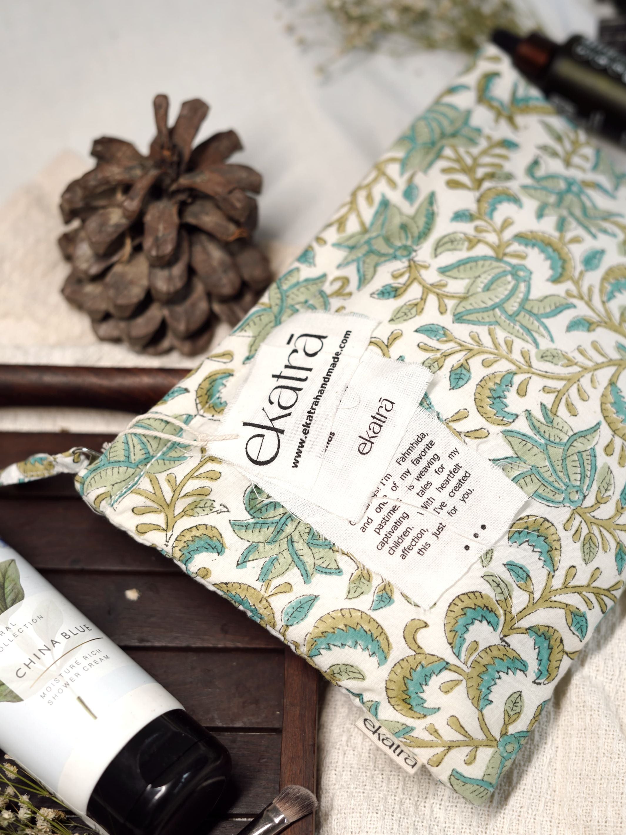 Sustainable Cotton Travel Organizer - Green Floral