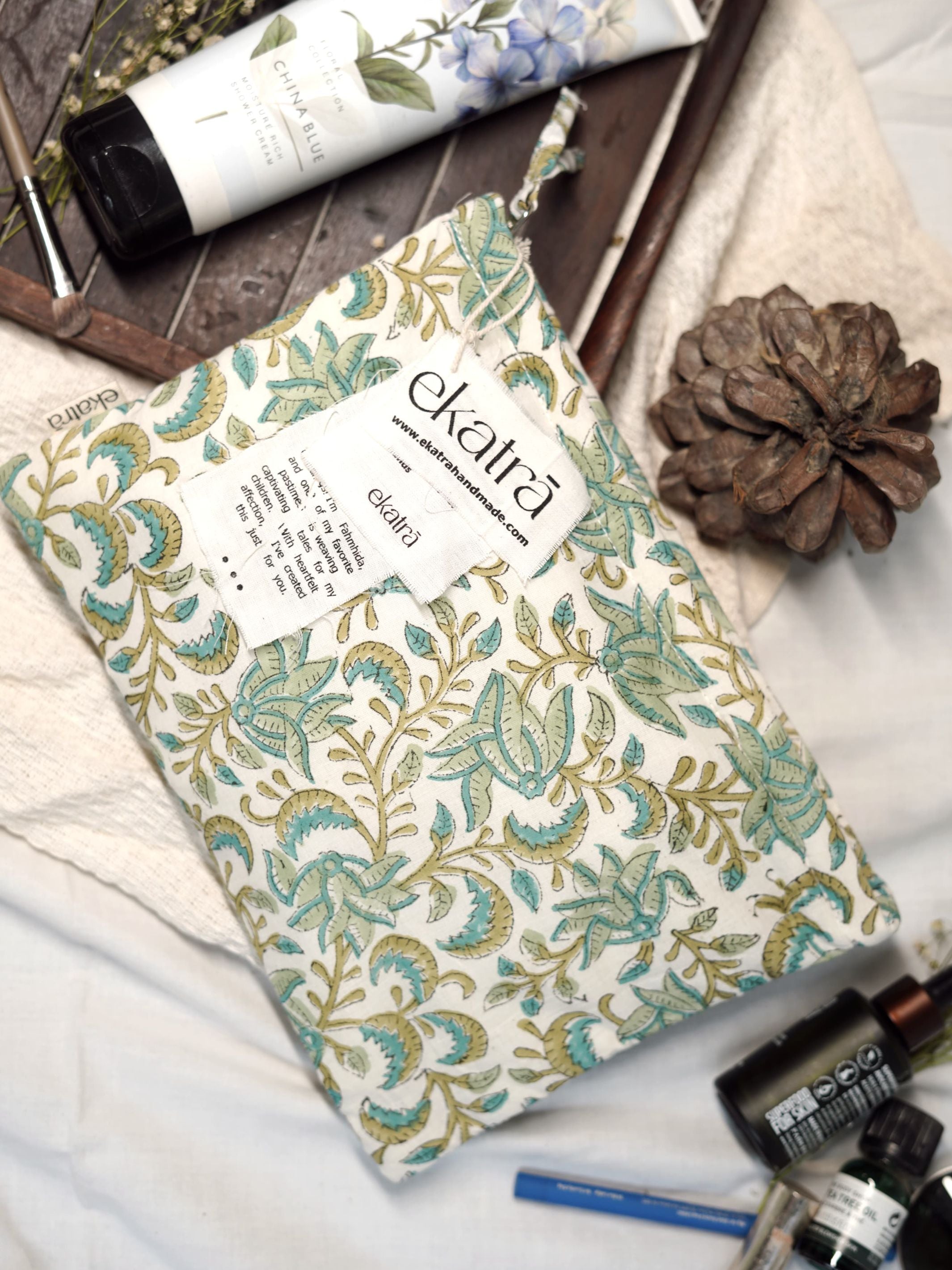 Sustainable Cotton Travel Organizer - Green Floral