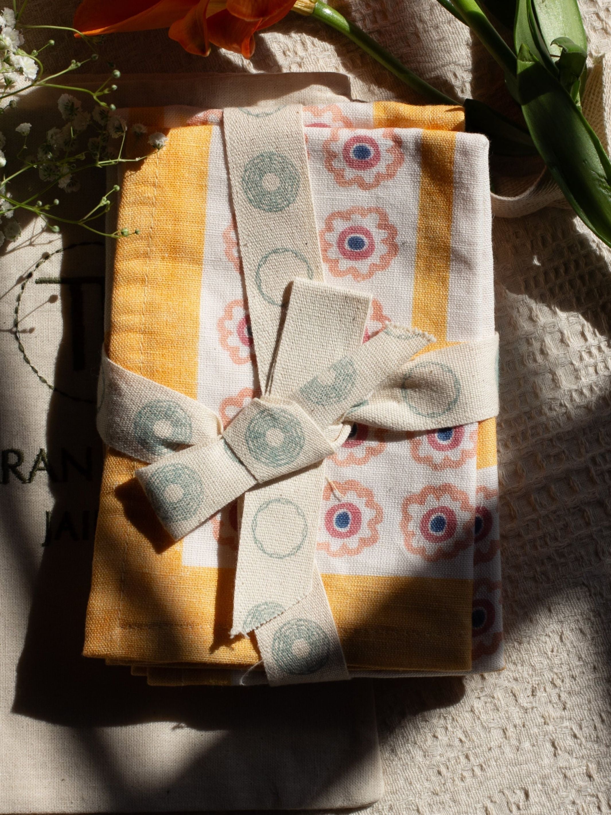Set Of 2 - Raahat Yellow Flower Cotton Napkin