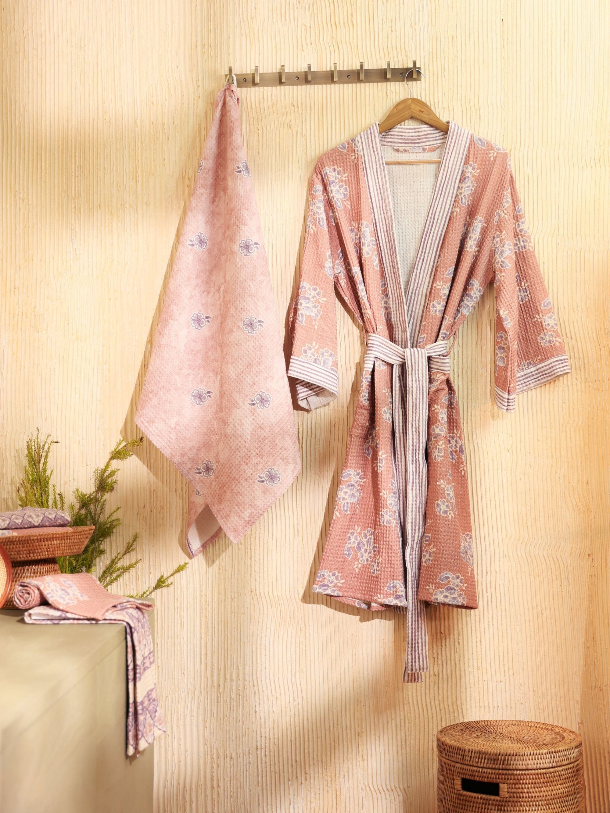 Mimo Pink Bath Towel