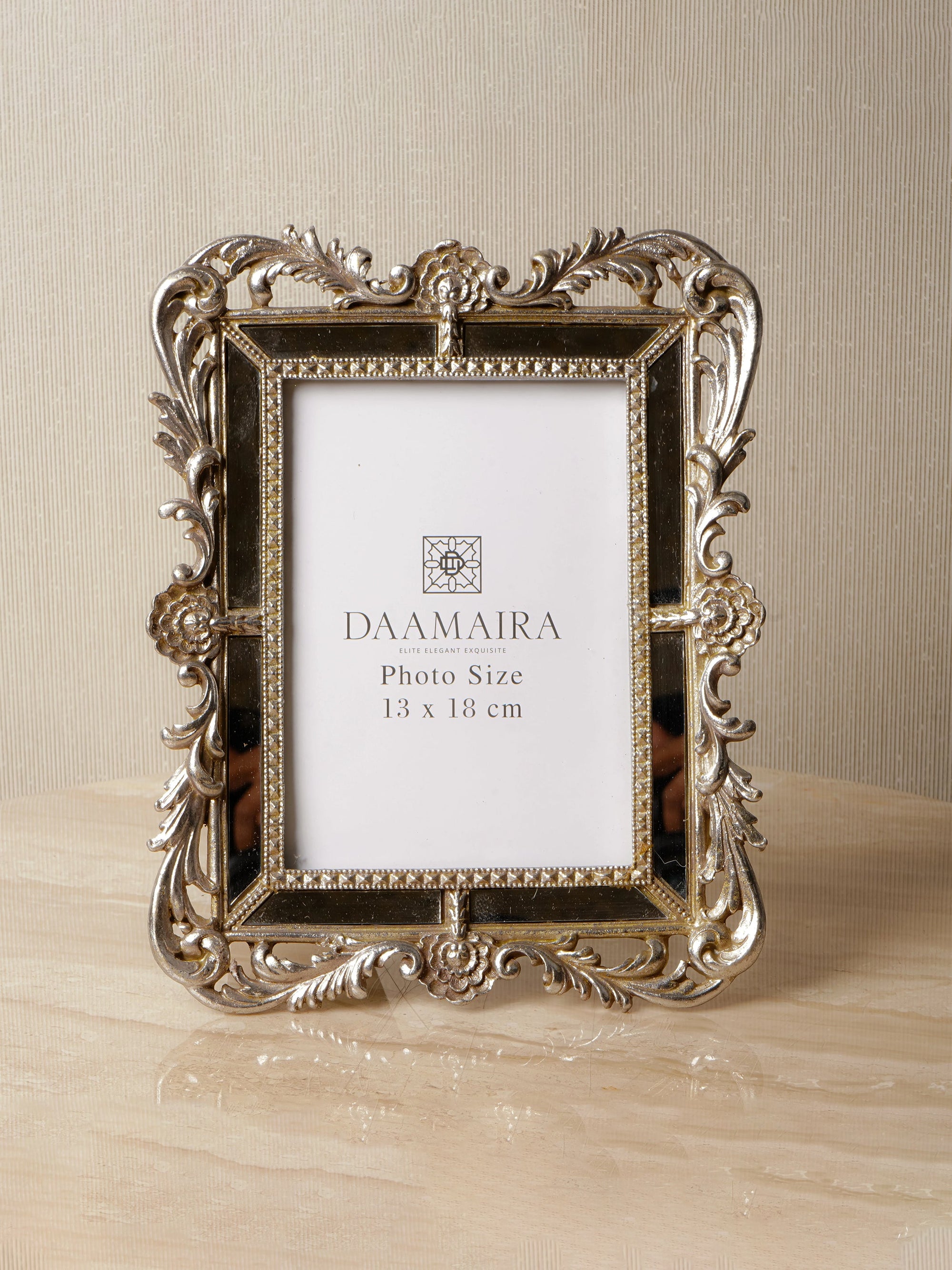The Esctasy Photo Frame - S