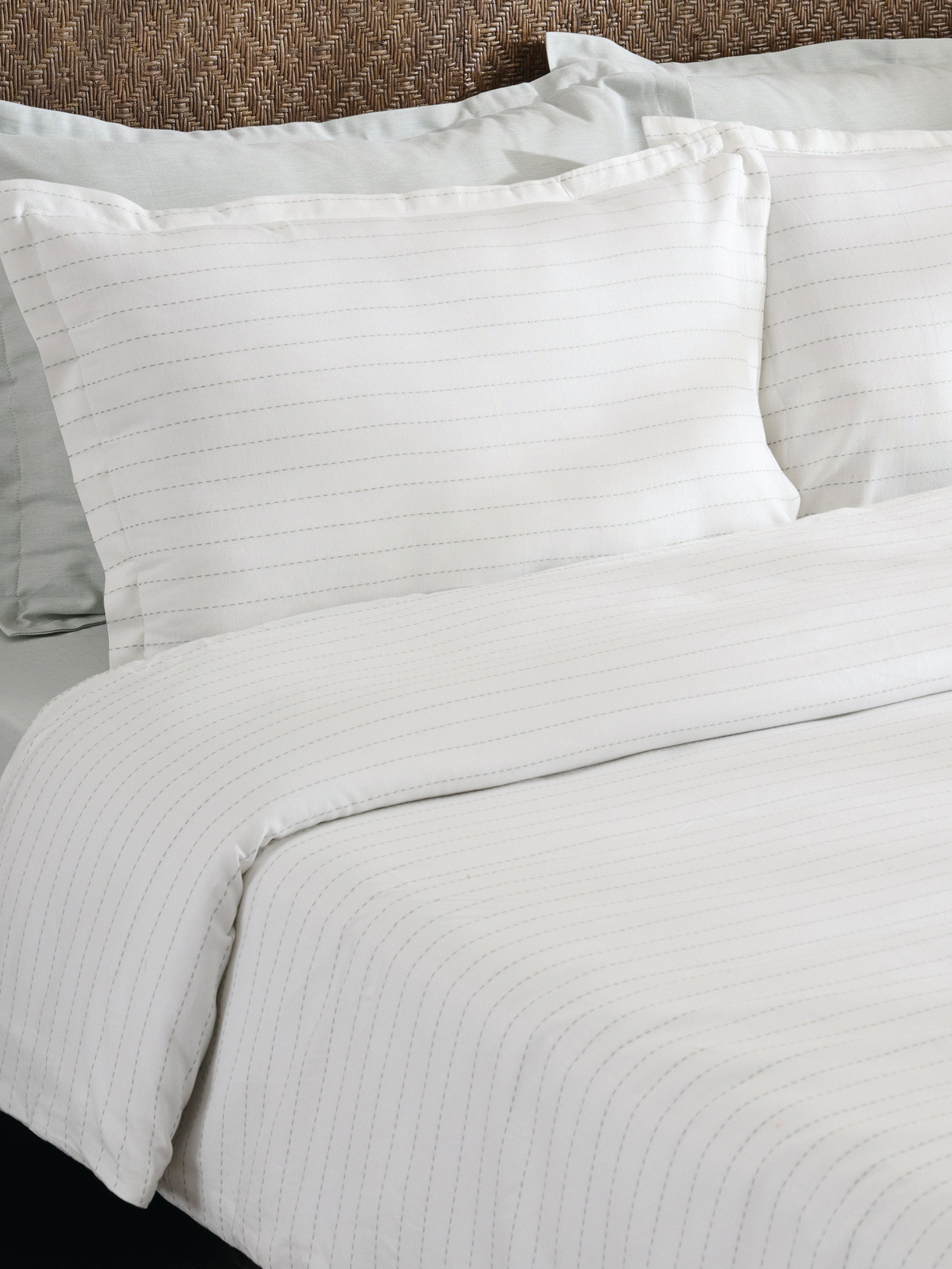 Tinsel Raindrop Cotton Bamboo Dobby Comforter