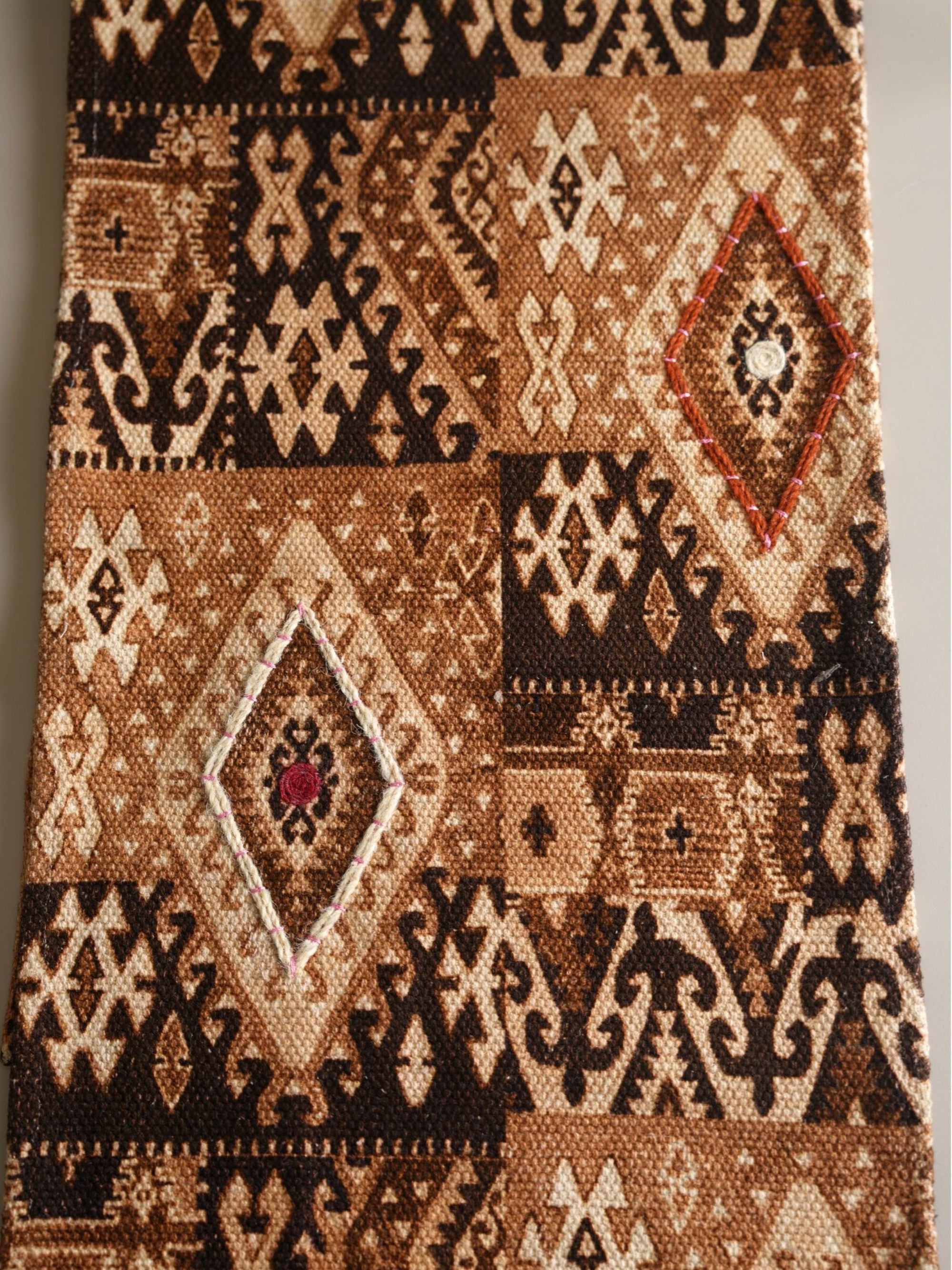 Table Runner - Handloom Tranquil Trellis