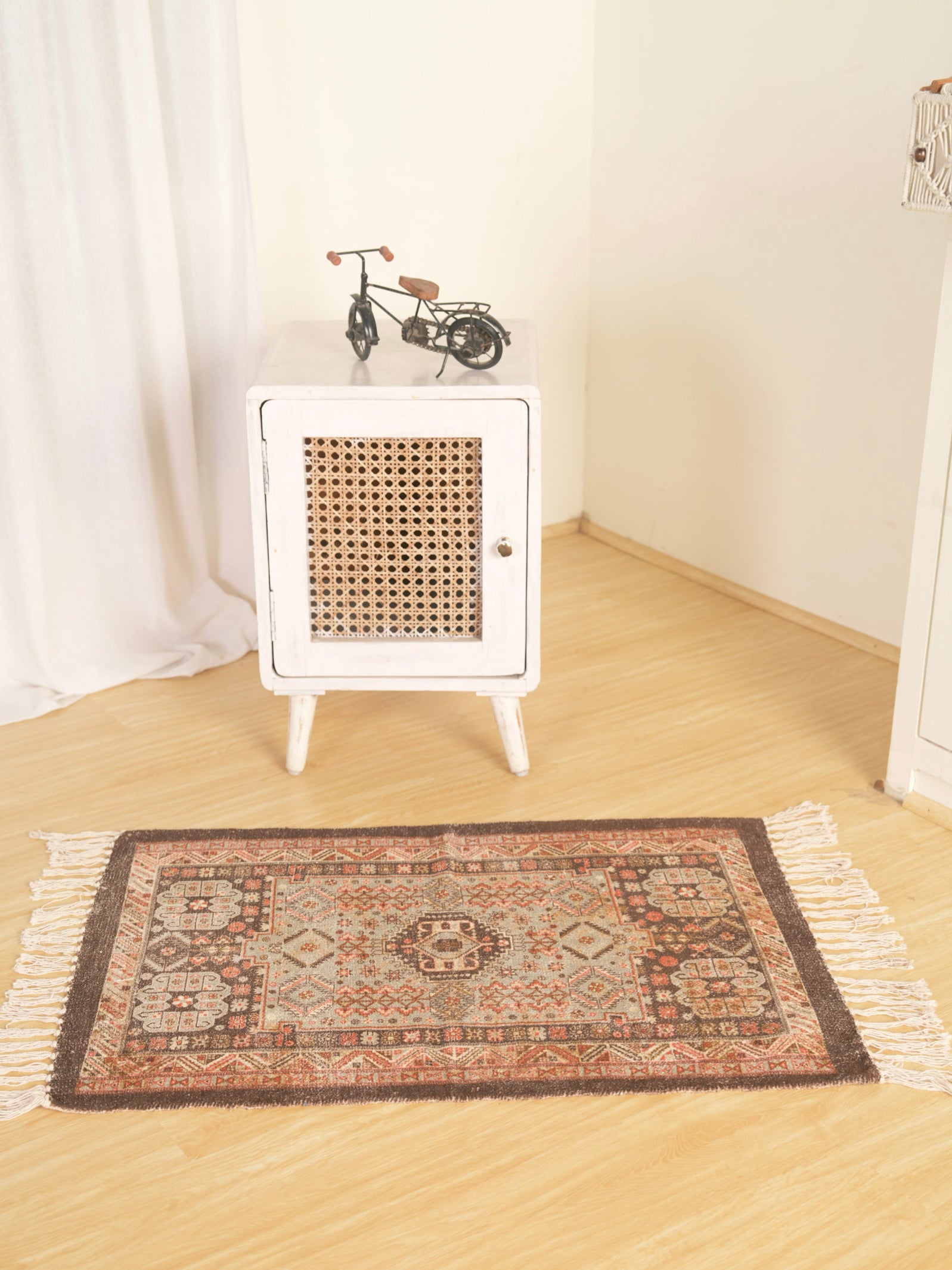 Traditional Pattern Rug
