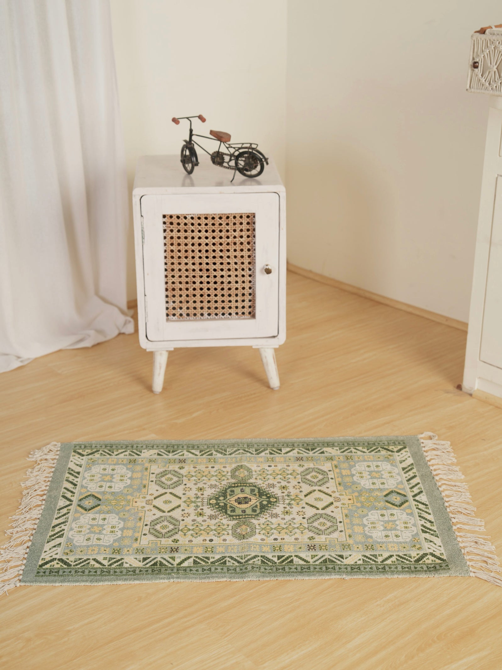 Traditional Pattern Rug