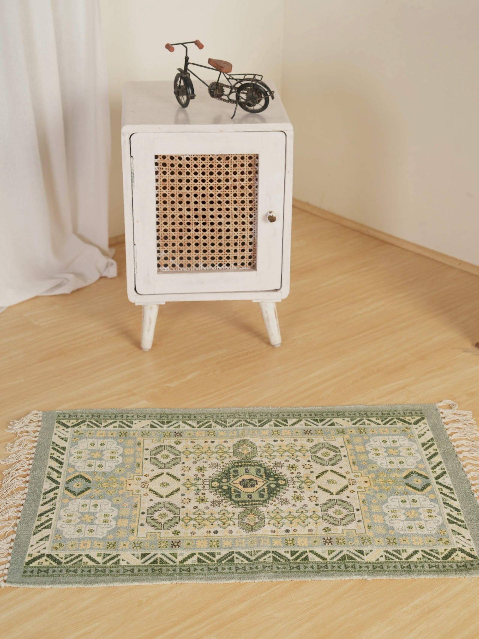 Traditional Pattern Rug