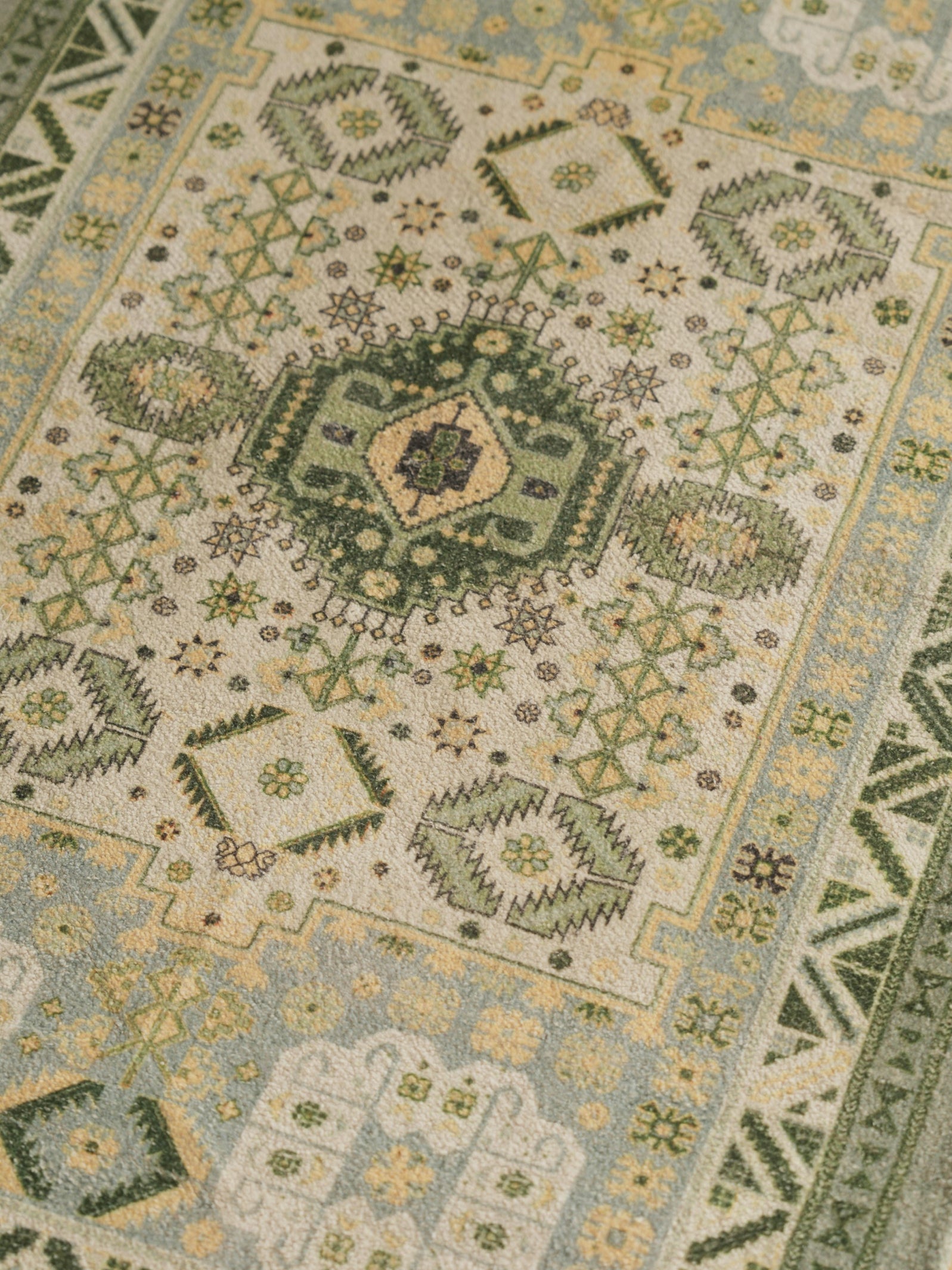 Traditional Pattern Rug