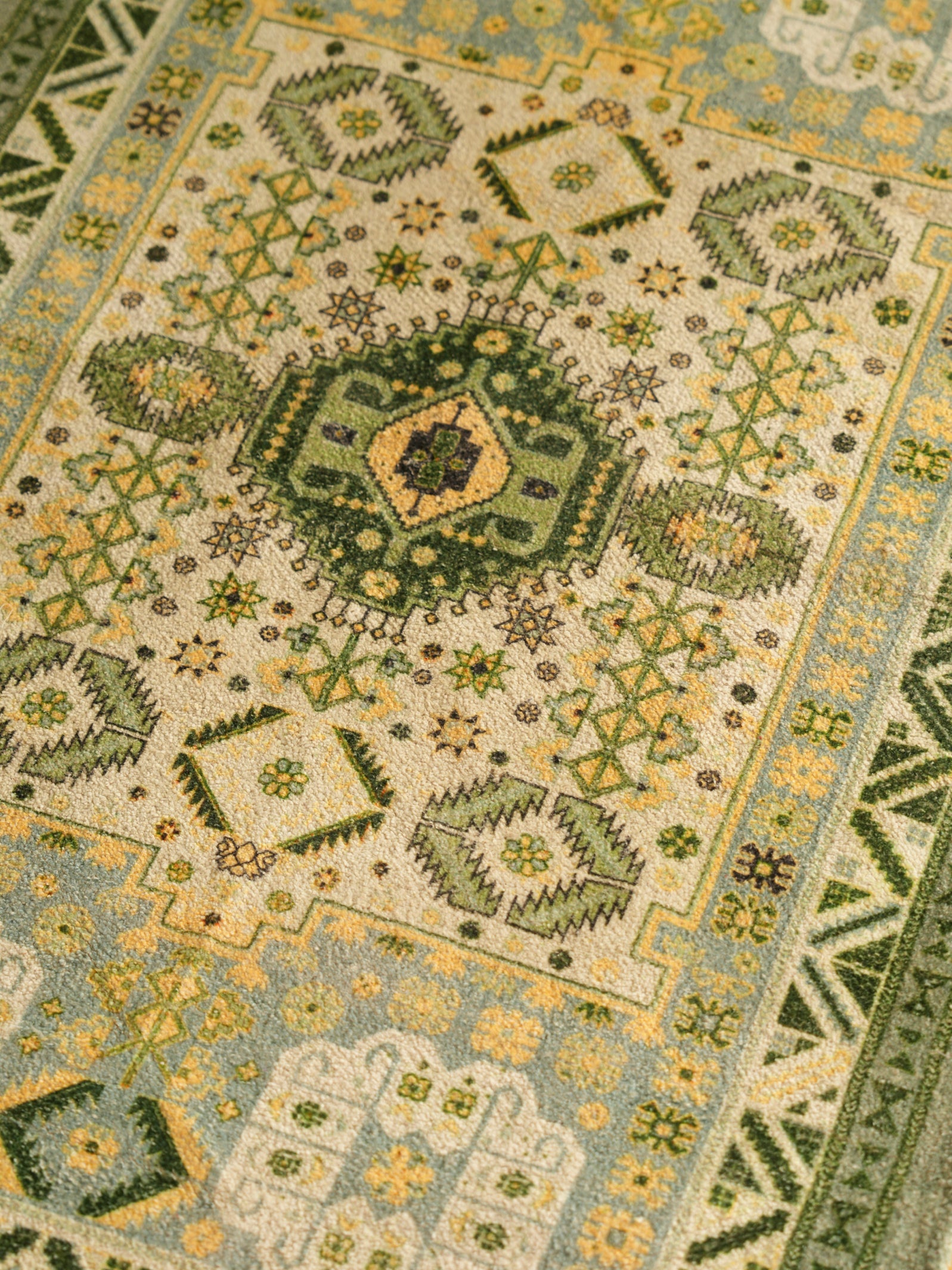 Traditional Pattern Rug