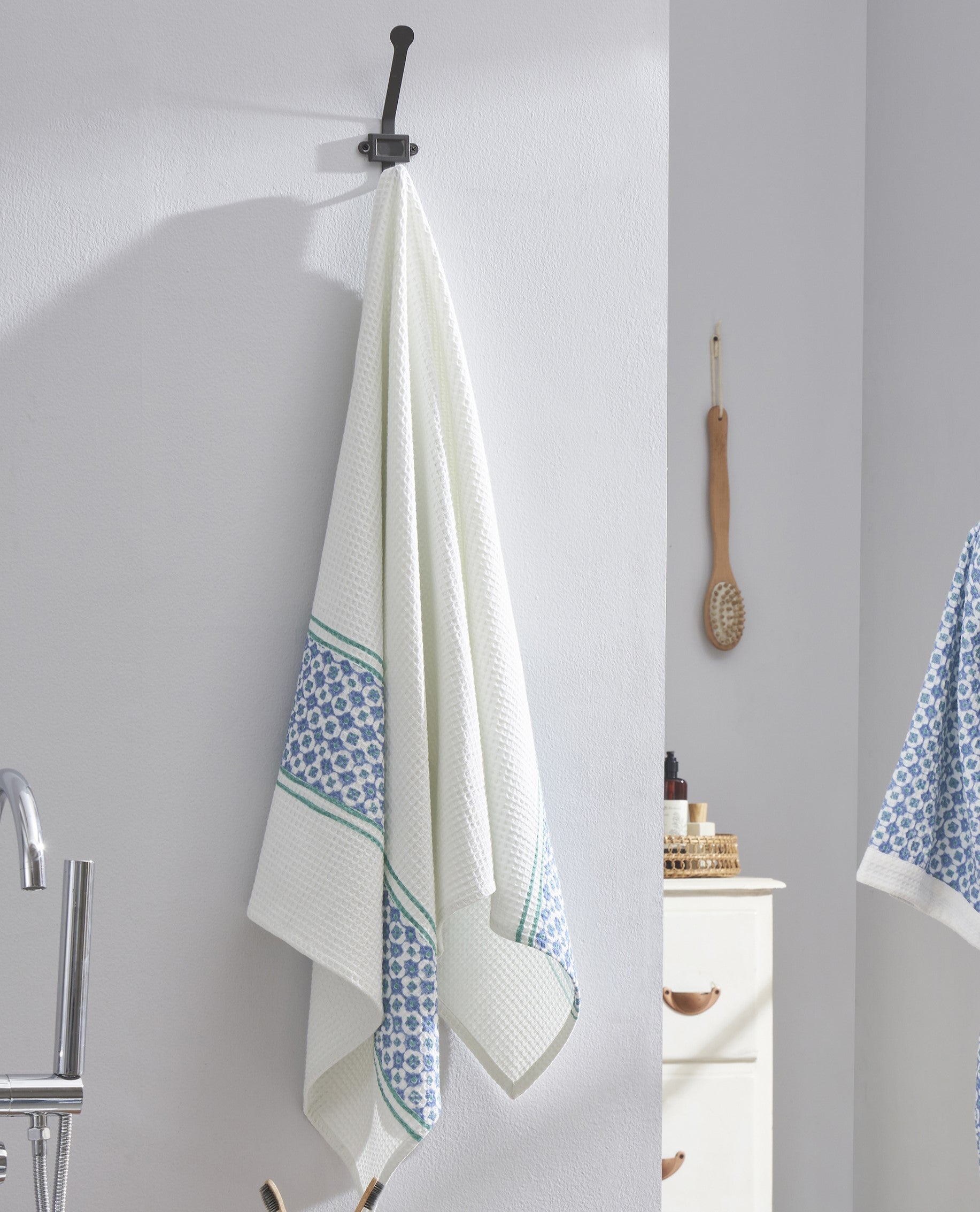 Checkmate blue bath towel