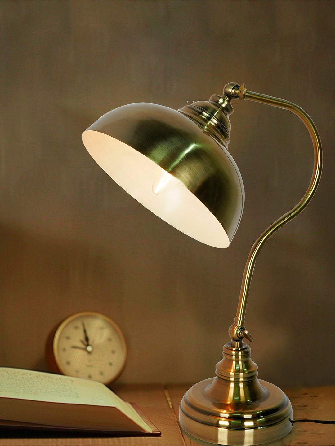 Vintage Charm: Adjustable Gooseneck Antique Brass Table Lamp for Reading & Tasks