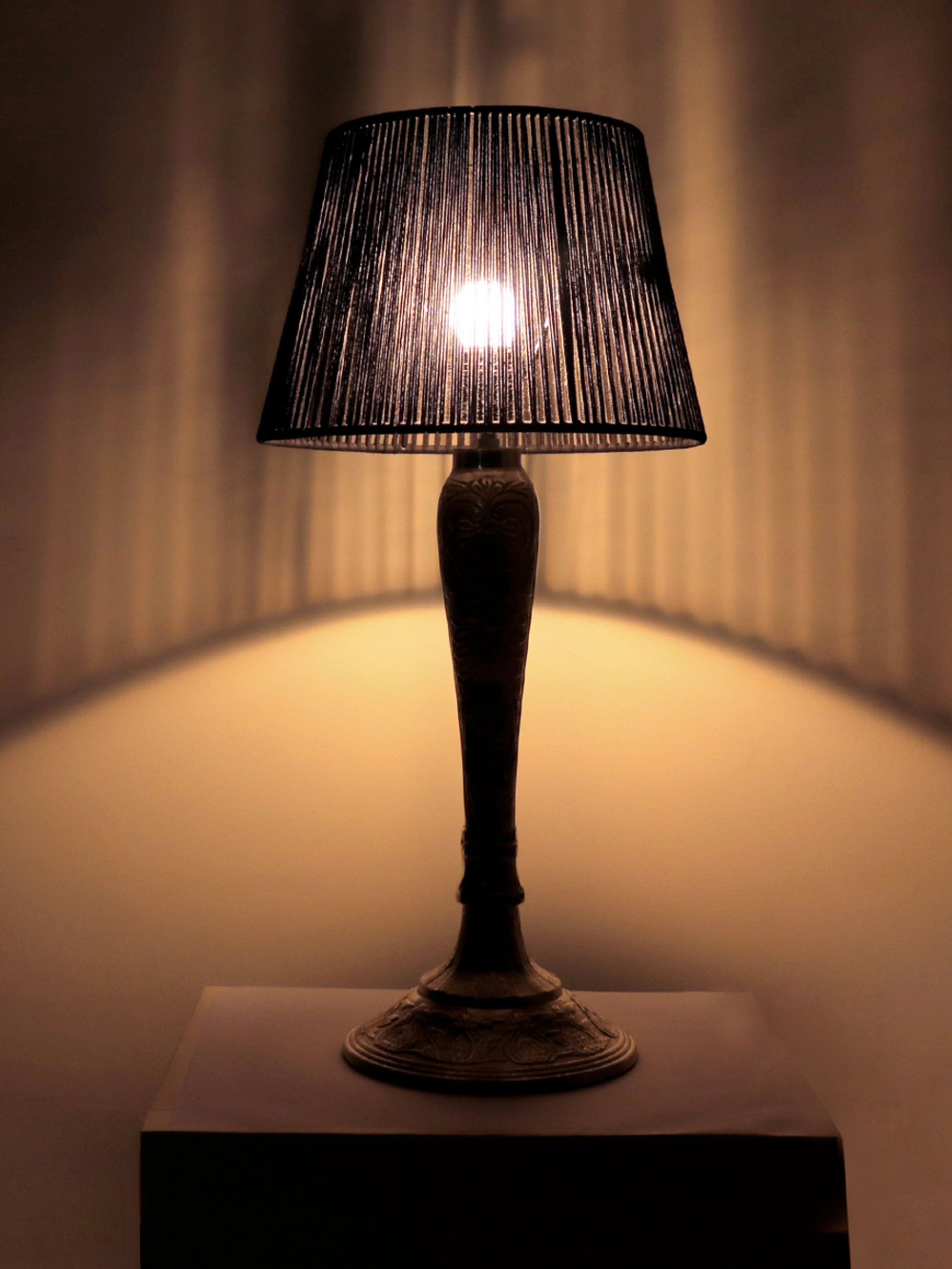 Viraag Table Lamp
