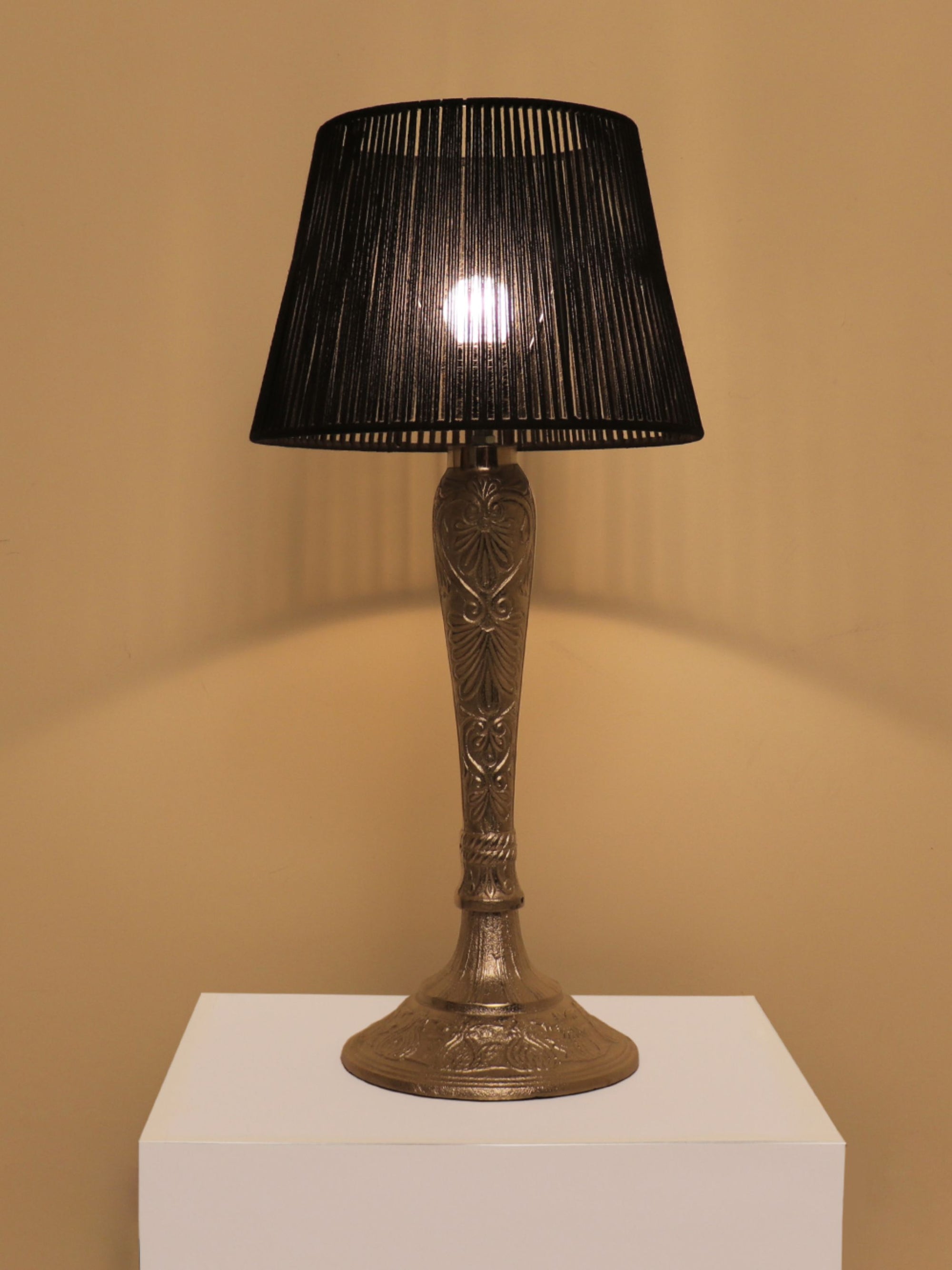 Viraag Table Lamp