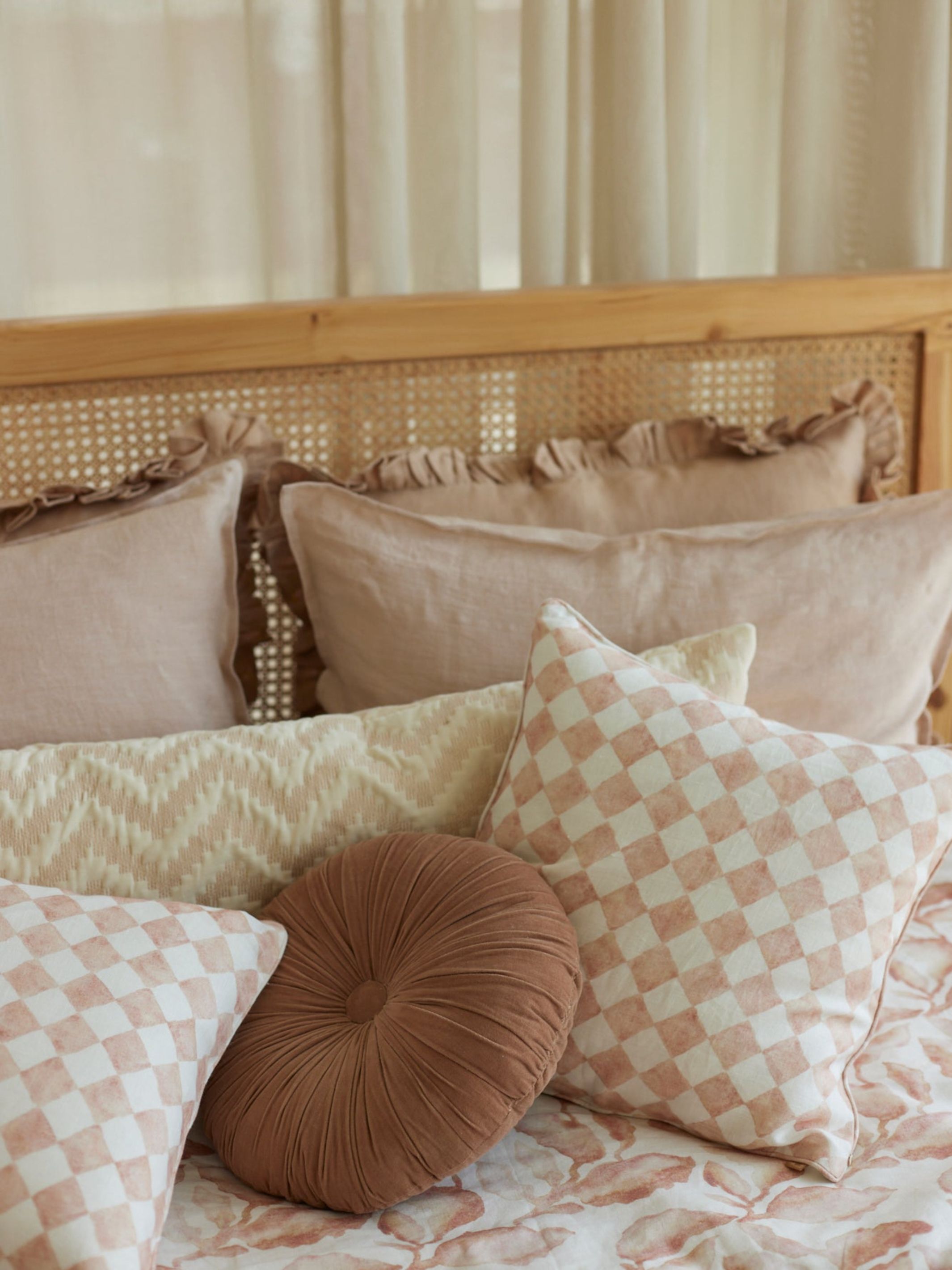 Linen Bedspread - Cascade Blush