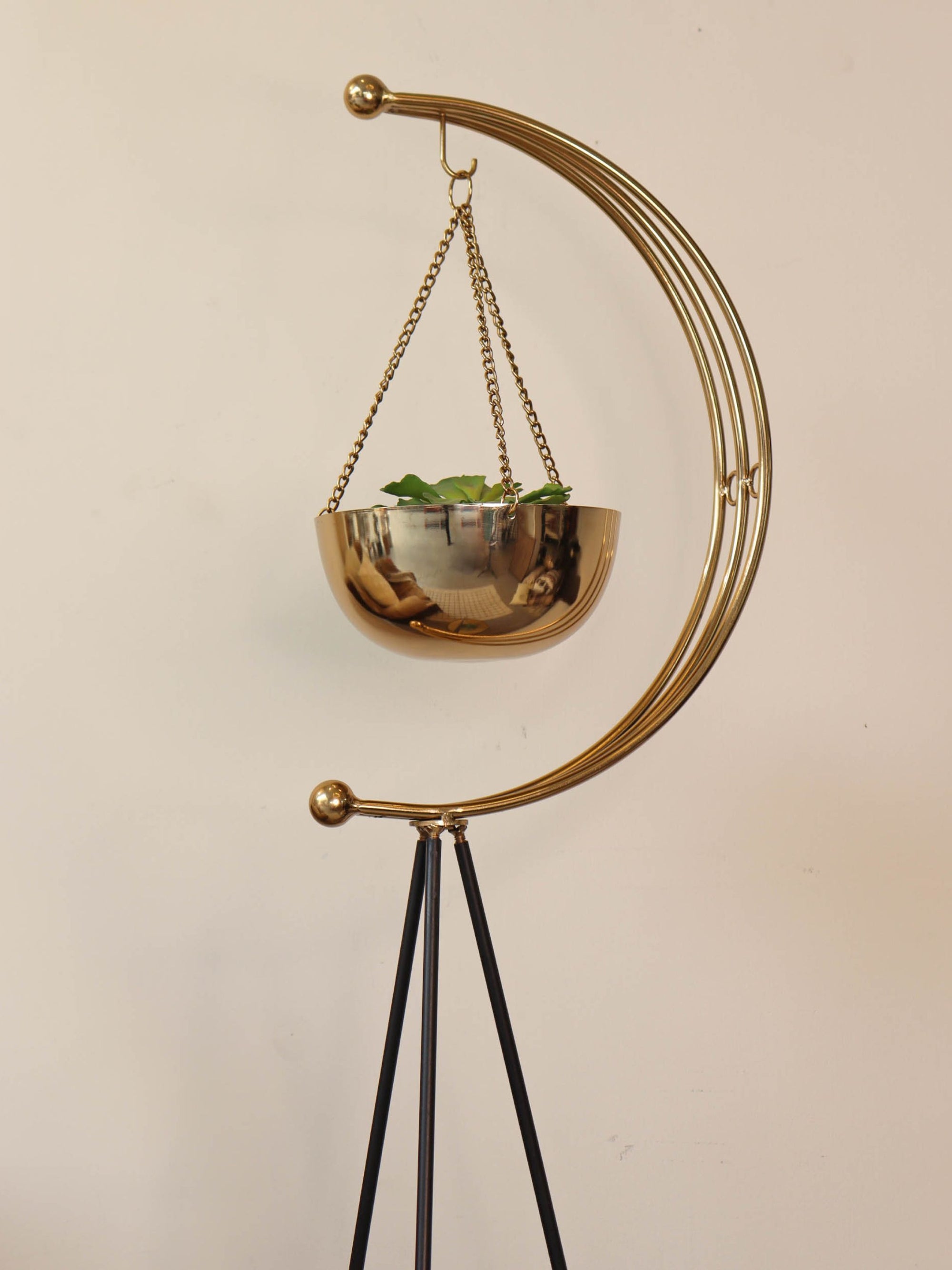 Muun Tripod Planter