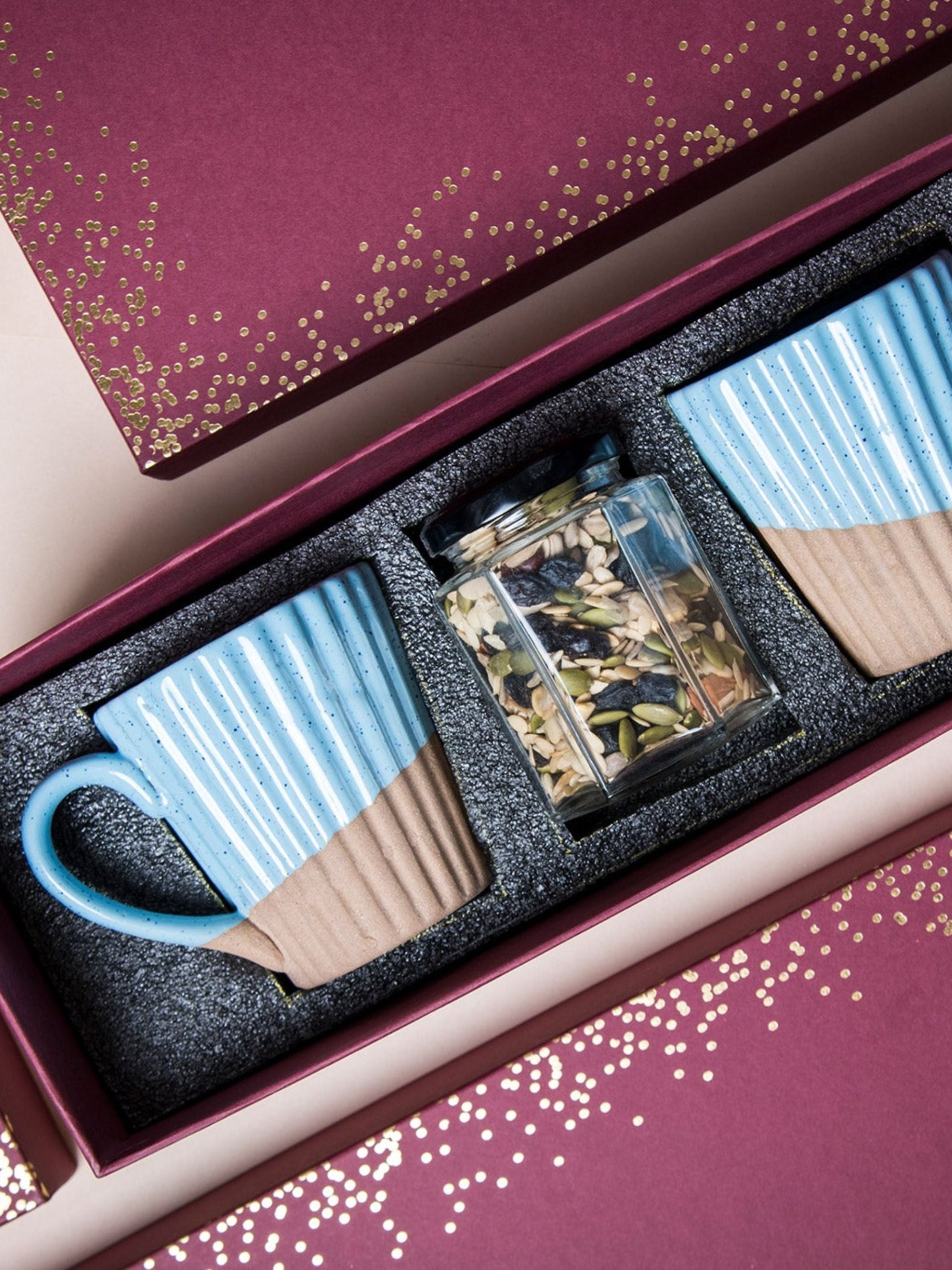 Malé Mugs & Trail Mix Gift Box